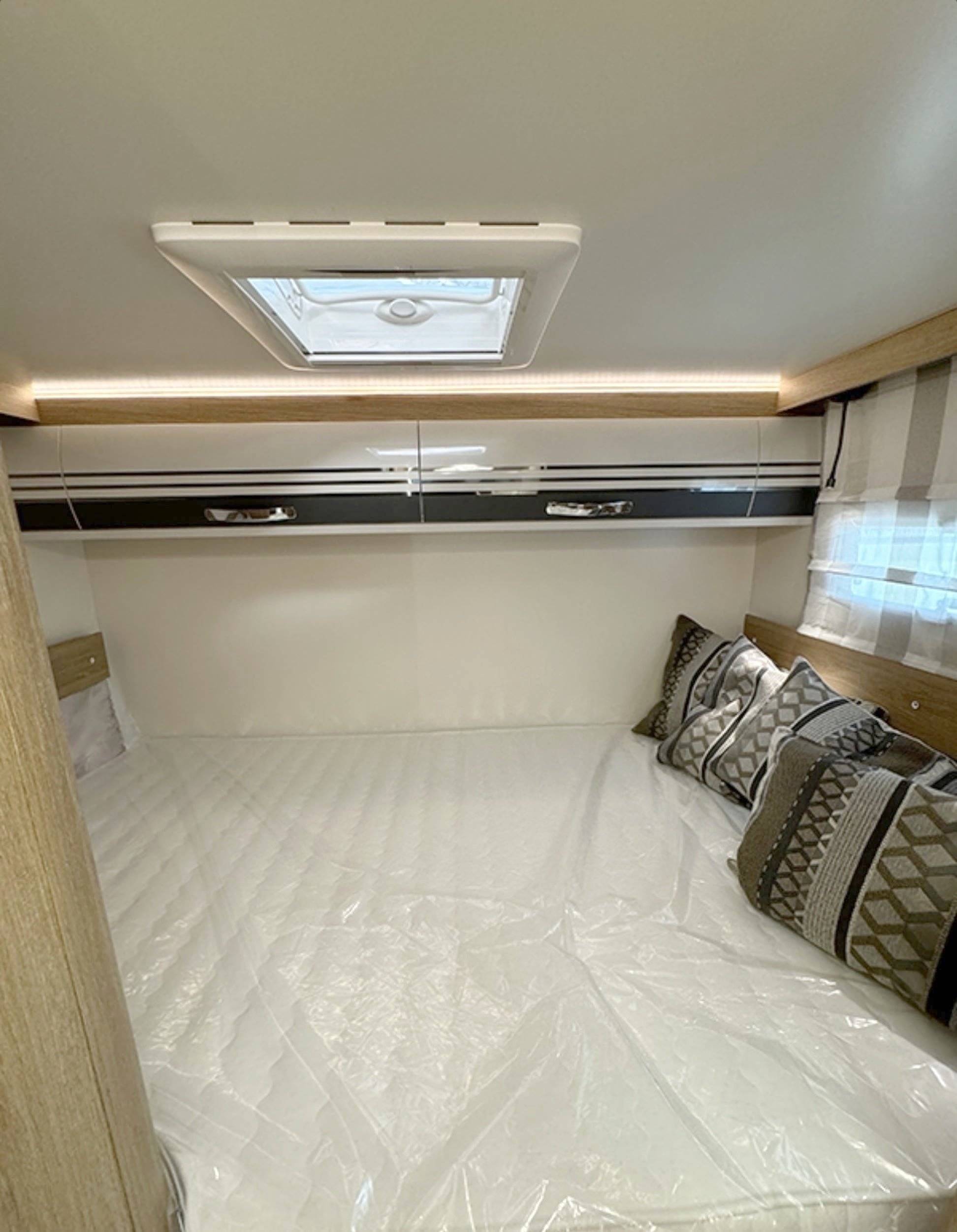 Schlafplätze Ford Ford Transit 165 CV - Yescapa