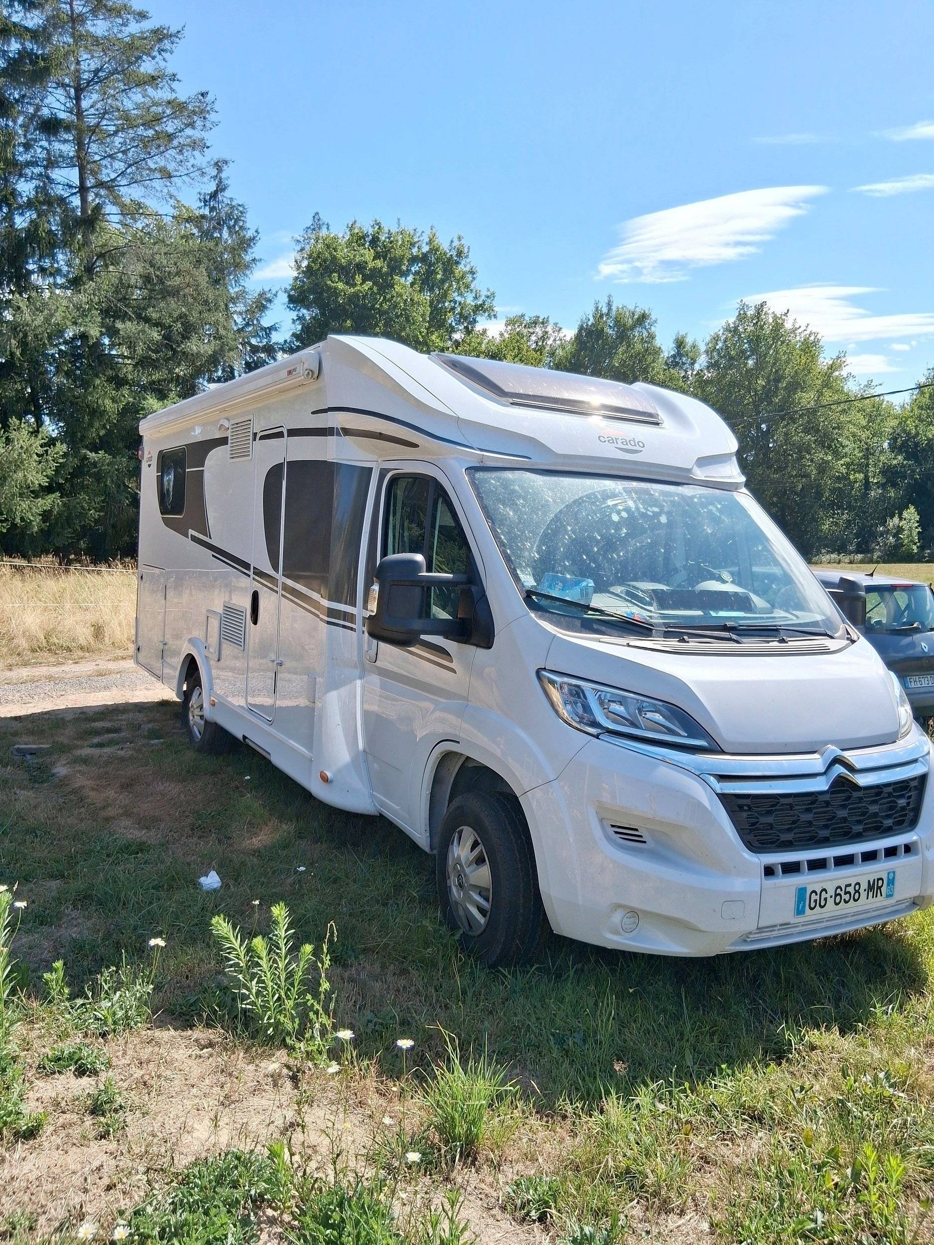 Vue avant de 3/4  - Yescapa