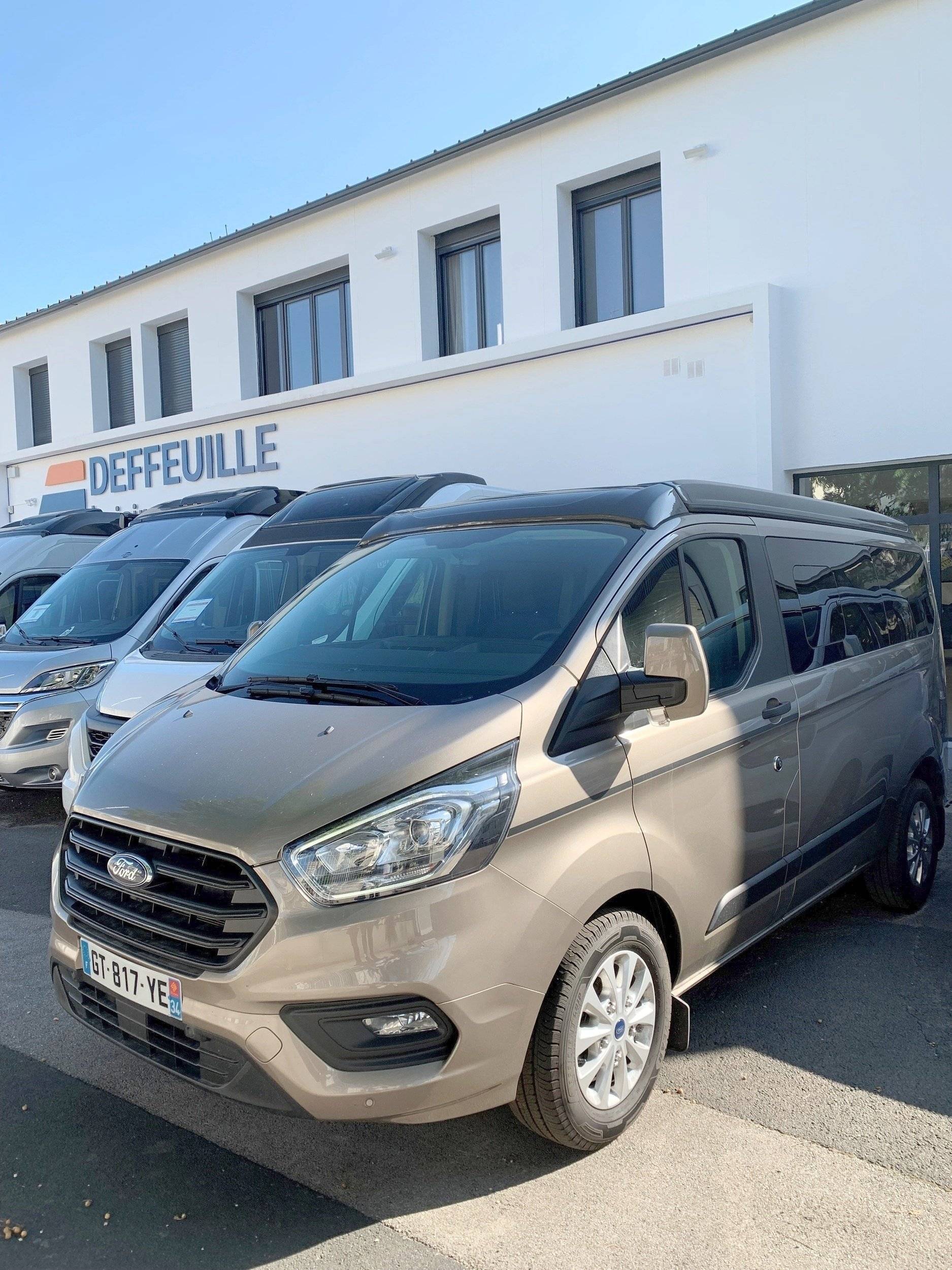 schräge Vorderansicht Ford - Yescapa