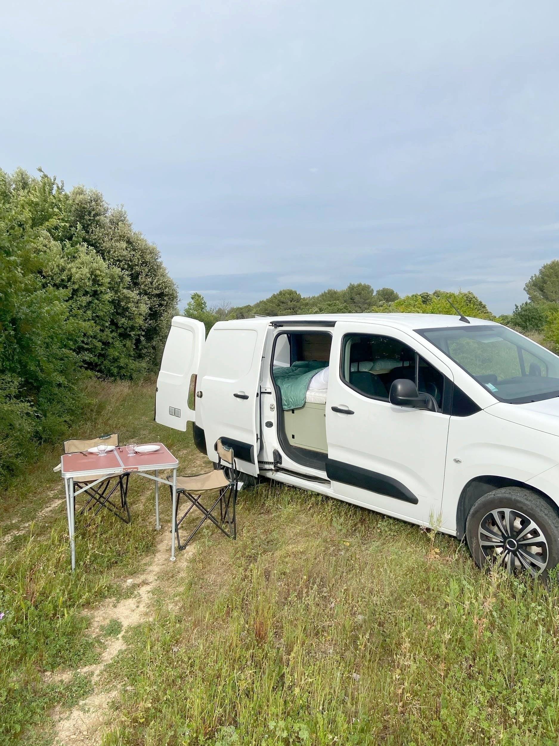Vista de 3/4 Citroën Berlingo - Yescapa