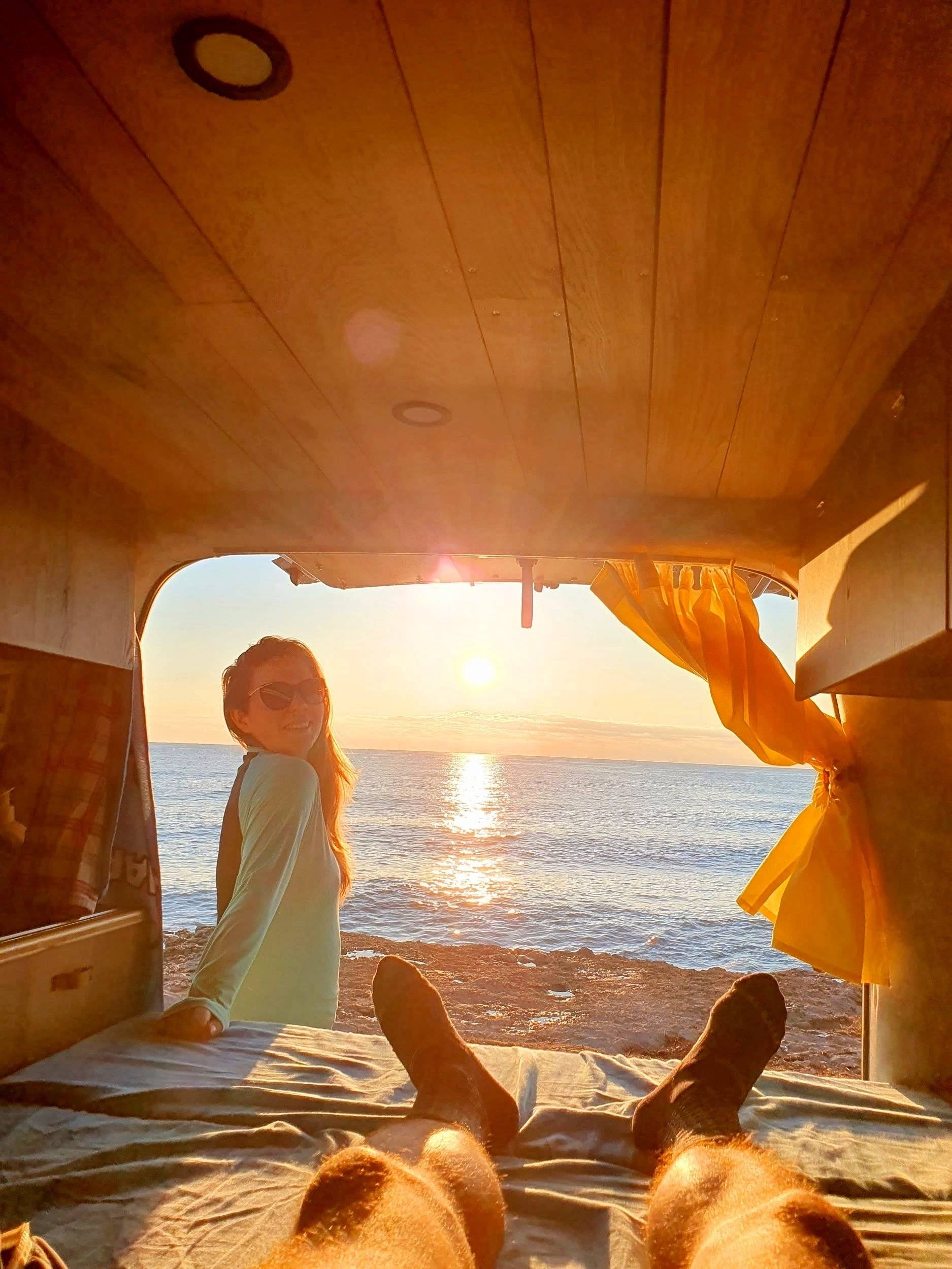 Coin repas Volkswagen Caddy 1,6 l 75 ch - Yescapa