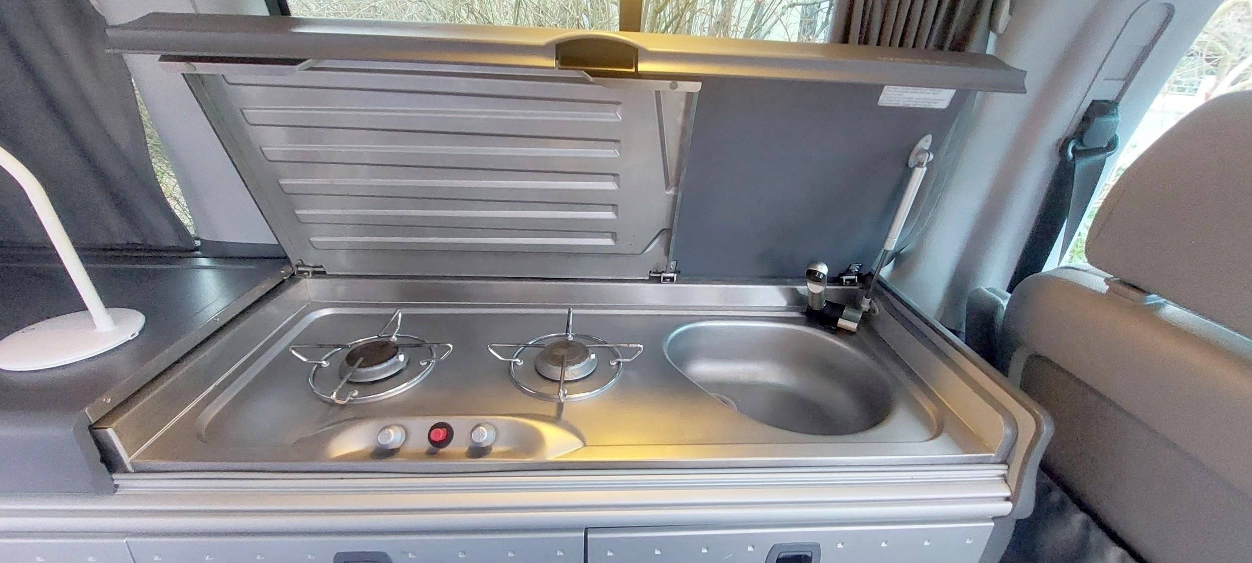 Angolo cucina Mercedes Viano 3,0 CDI Marco Polo - Yescapa