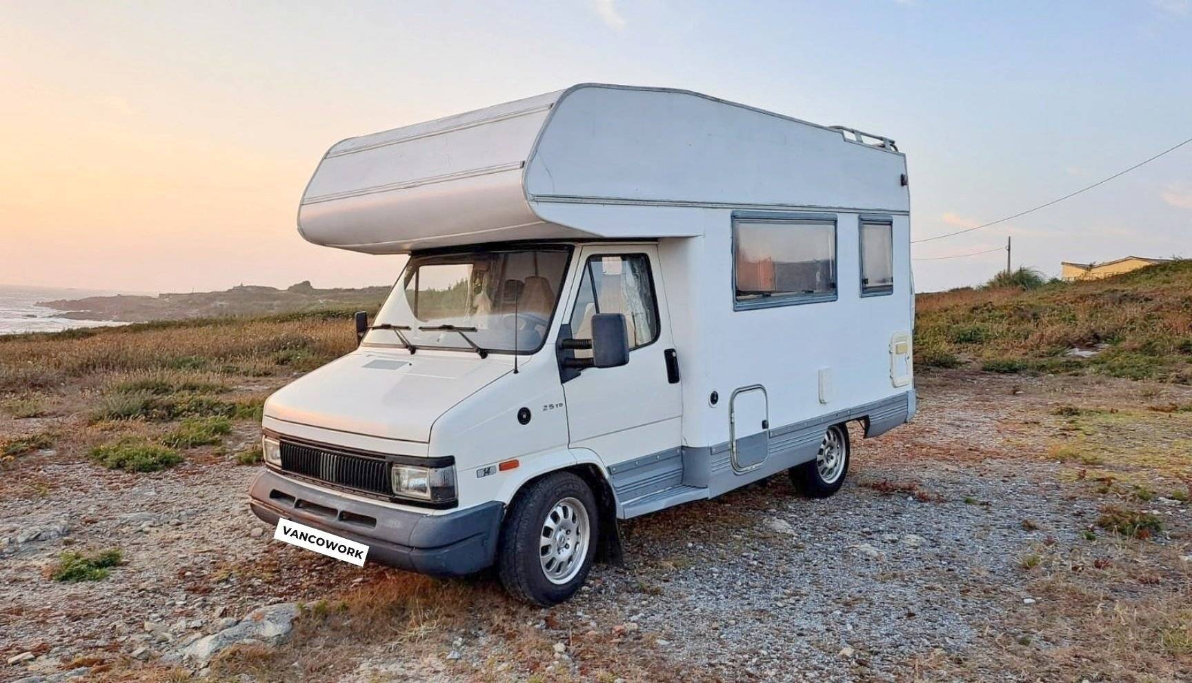 Vue avant de 3/4 Fiat FIAT DUCATO - Yescapa