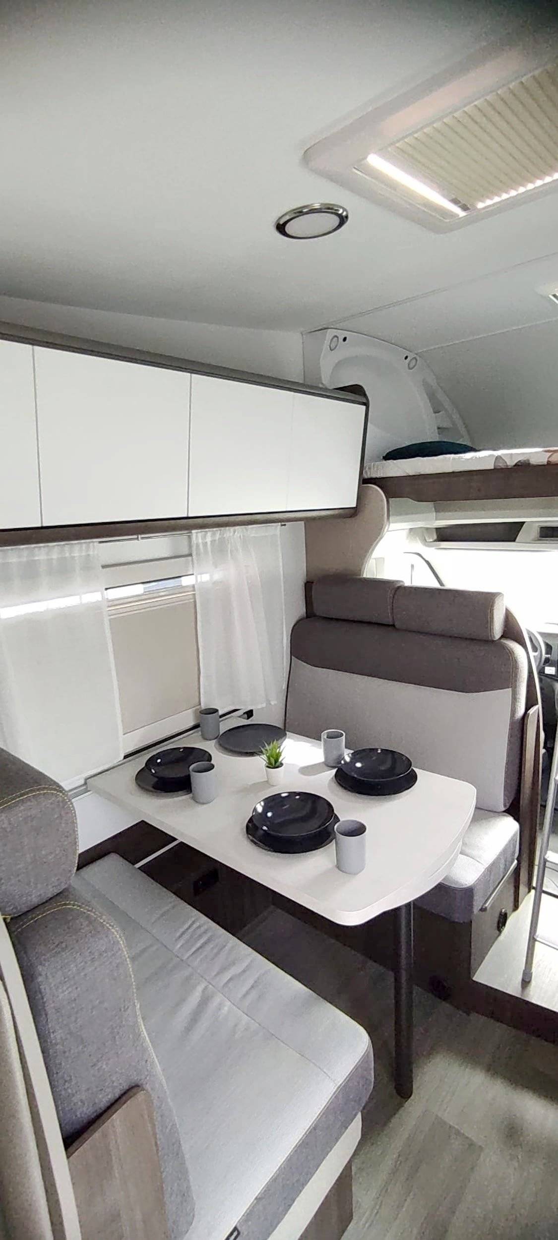 Comedor Ford Transit 2,0 l 130 ch - Yescapa