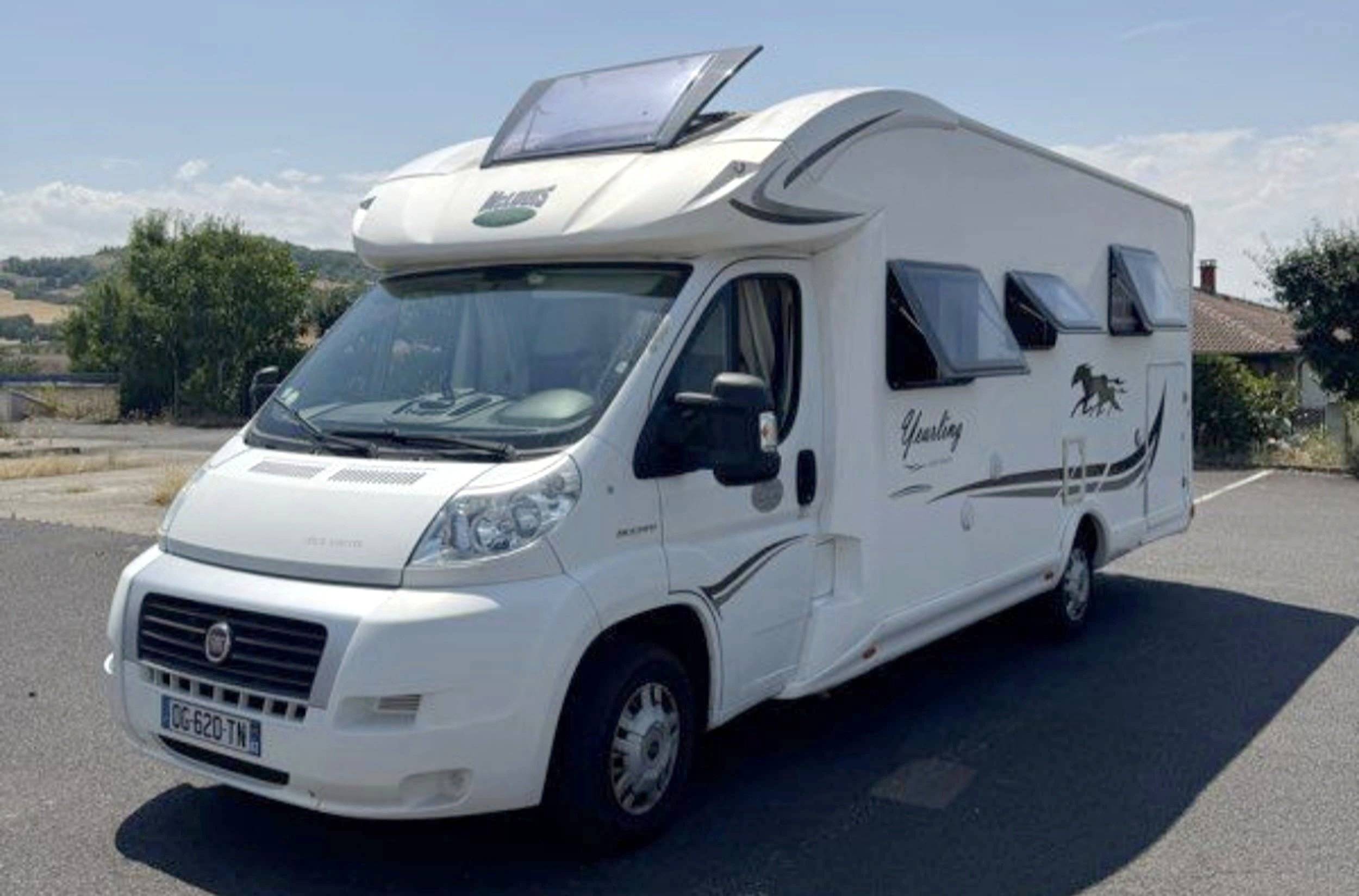 Vista del vehículo ángulo delantero Fiat Ducato 2,2 l Multijet 130 ch. - Yescapa