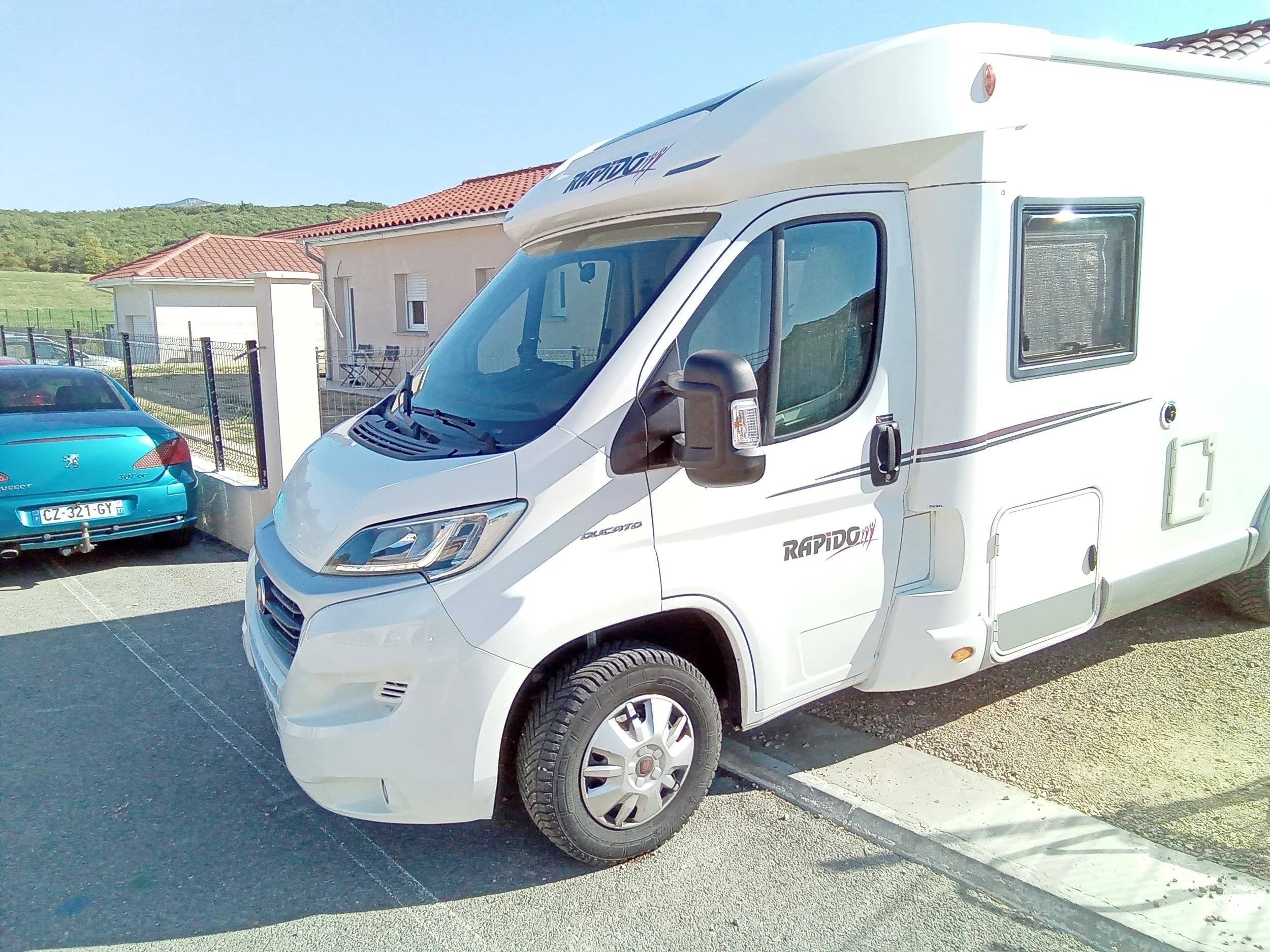 Front view from 3/4 Fiat 2,3 l 130 ch. - Yescapa