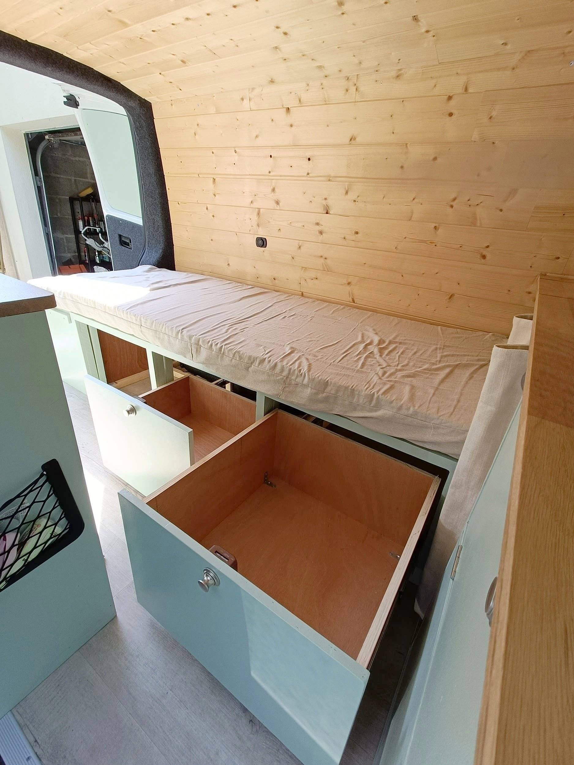 Berth Volkswagen Transporteur T6 L1H1 2 l 150 ch - Yescapa