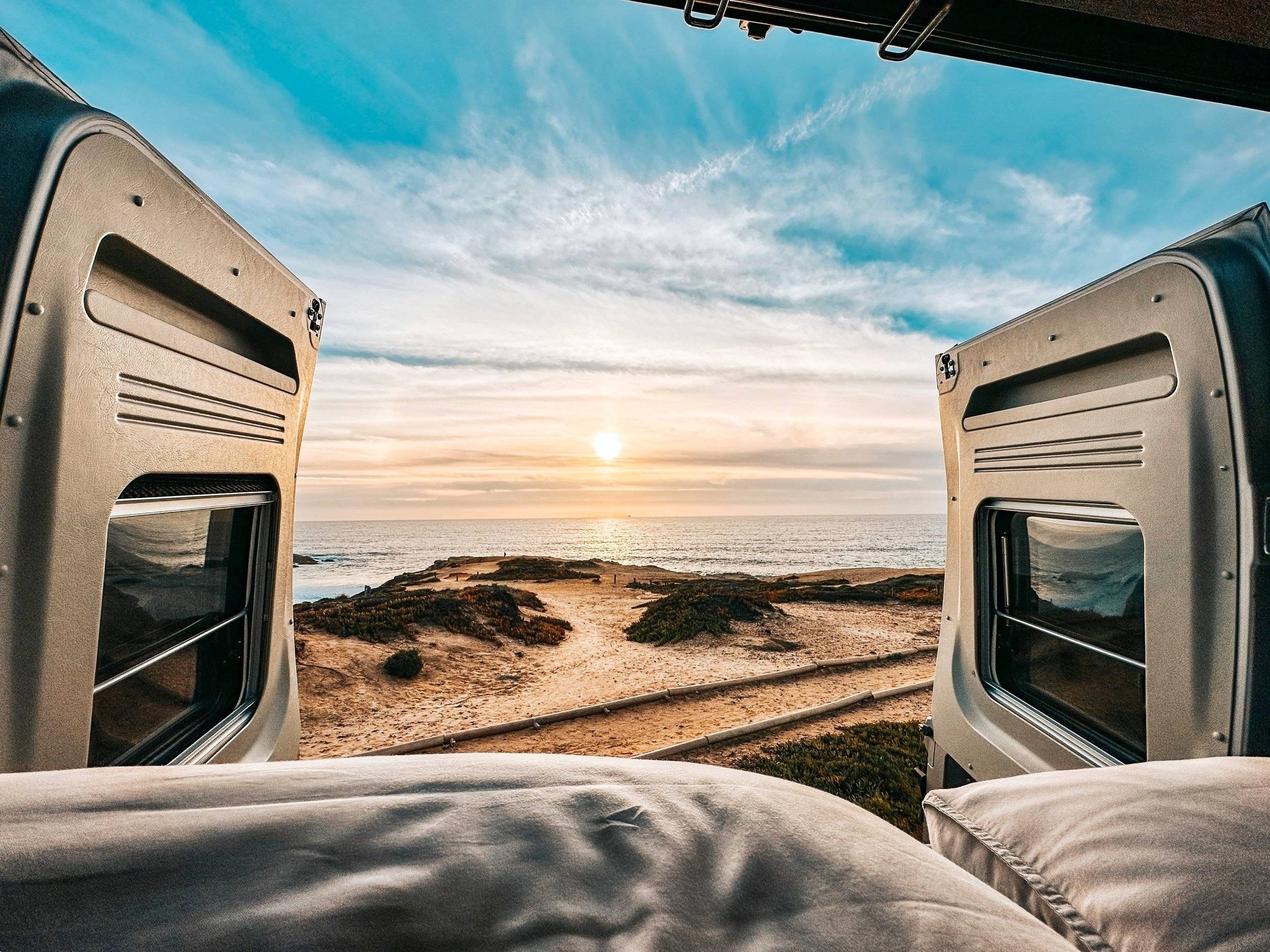 ACTIVANS SURF CAMPER 