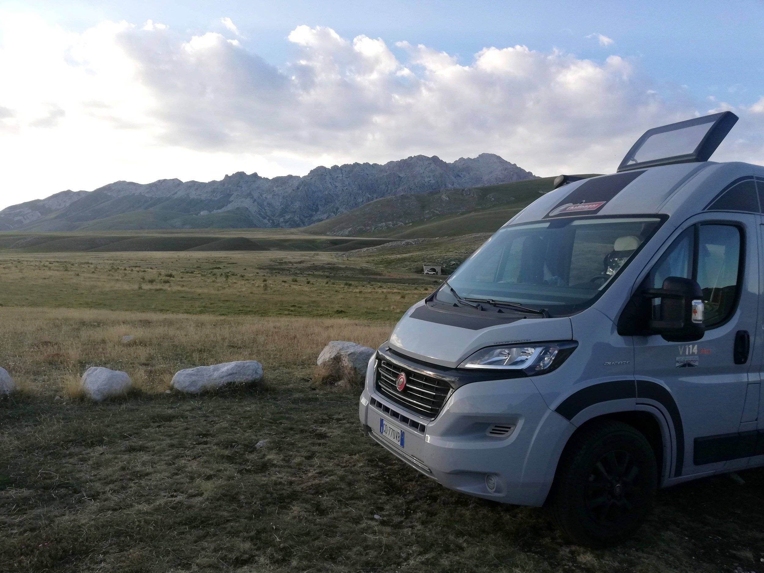 Vue avant de 3/4 Fiat - Yescapa