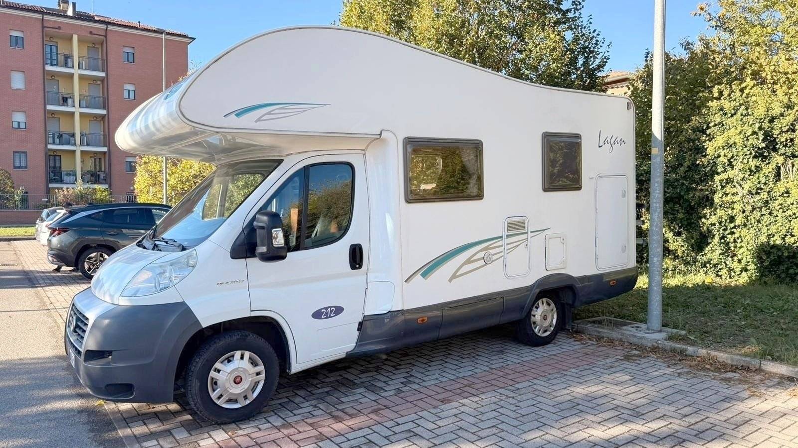 Front view from 3/4 Fiat Fiat Ducato - Yescapa