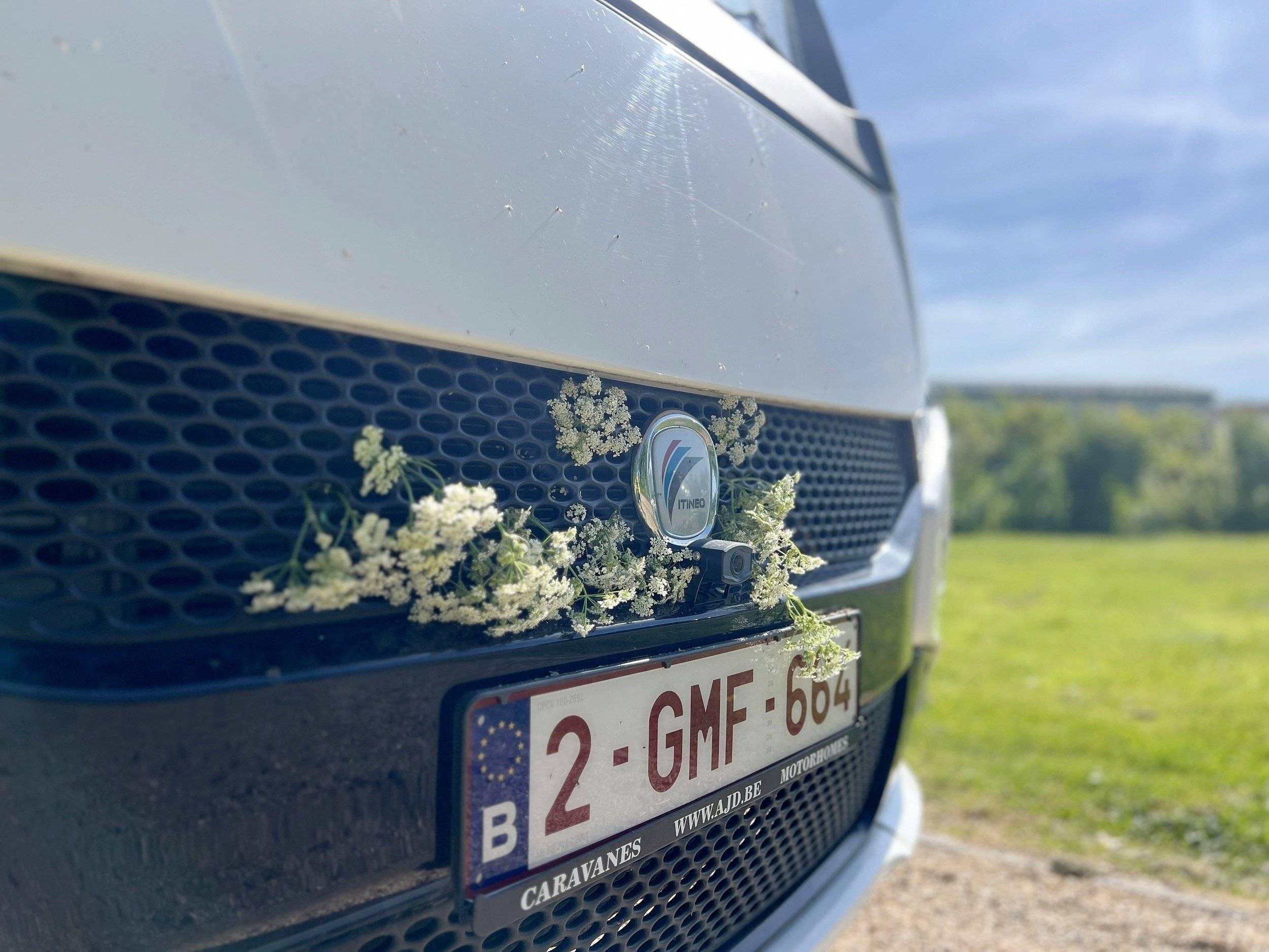 schräge Vorderansicht Fiat DUCATO - Yescapa