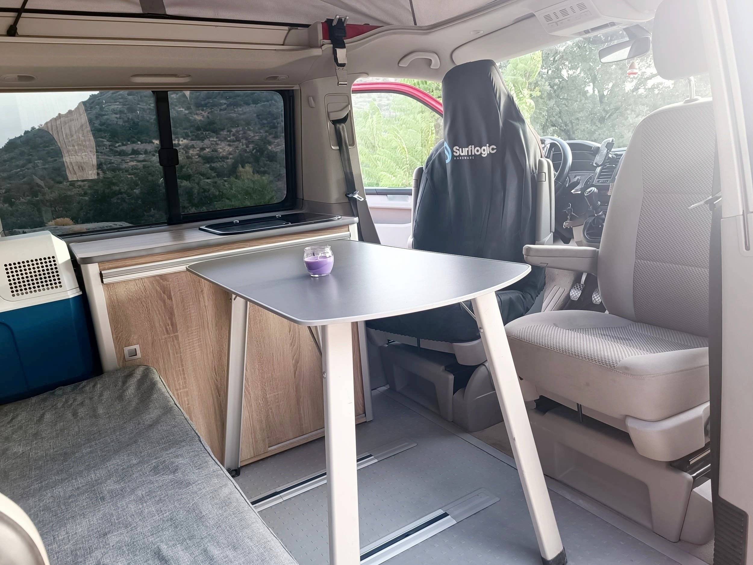 Comedor Volkswagen California Beach T6 - Yescapa