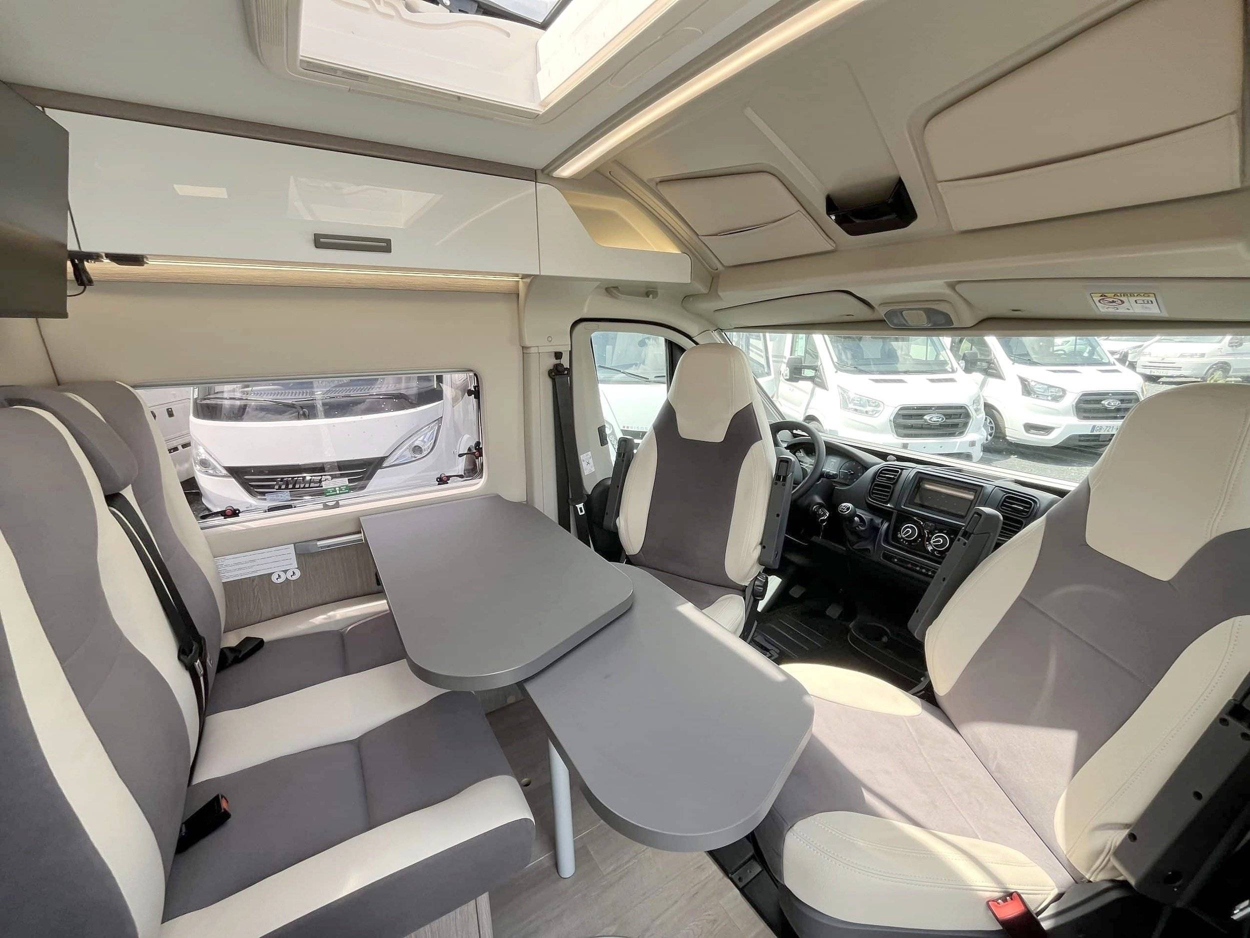 Dinette Fiat Ducato 2,3 l Multijet 130 ch. - Yescapa