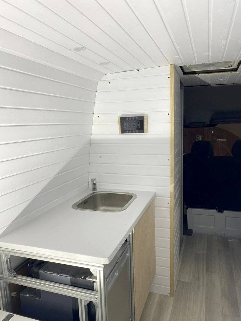 Kitchen Mercedes Sprinter 2,2 143ch - Yescapa
