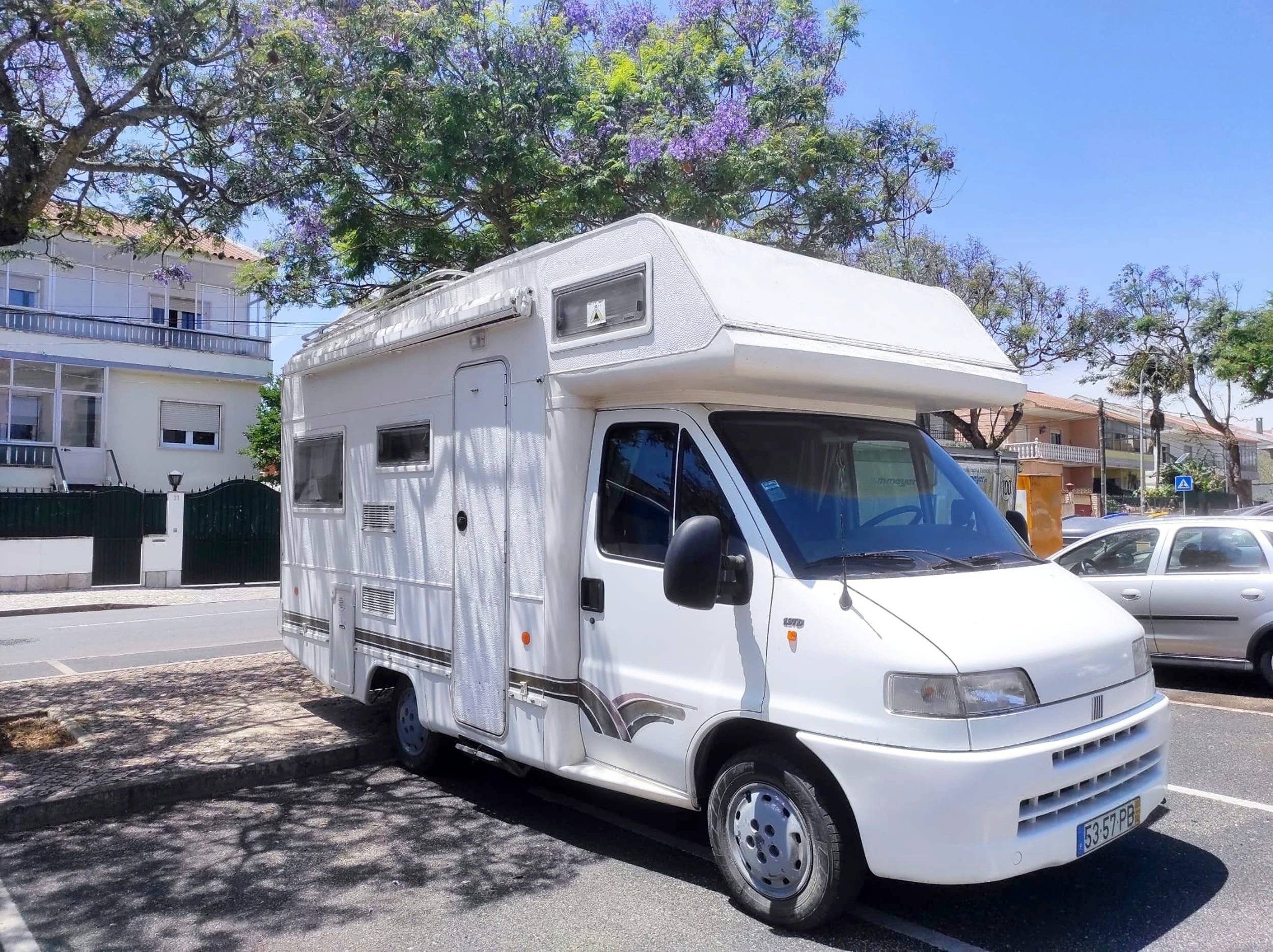 Front view from 3/4 Fiat Fiat Ducato 10 - Yescapa