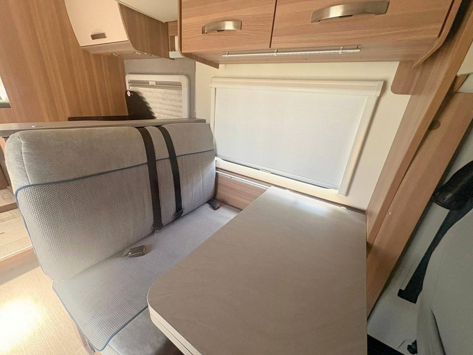 Dining Area Fiat Al-Ko 2,3 l Multijet 130 ch. - Yescapa