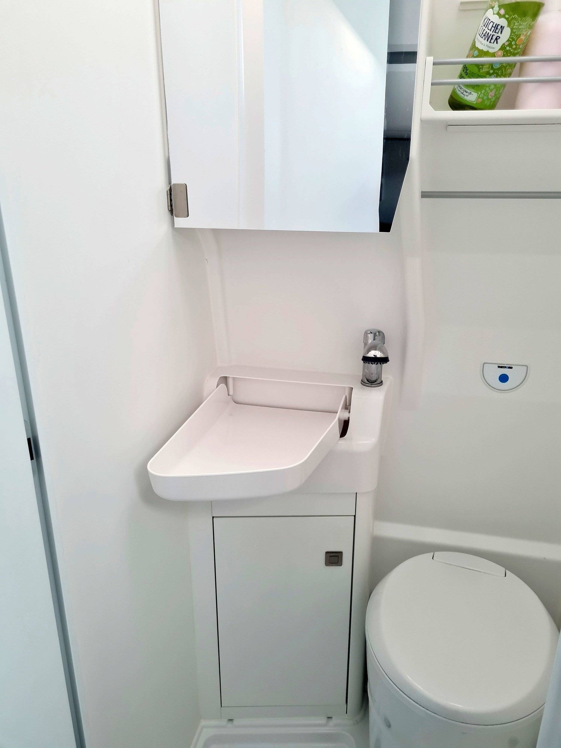 Bathroom / Toilets  - Yescapa