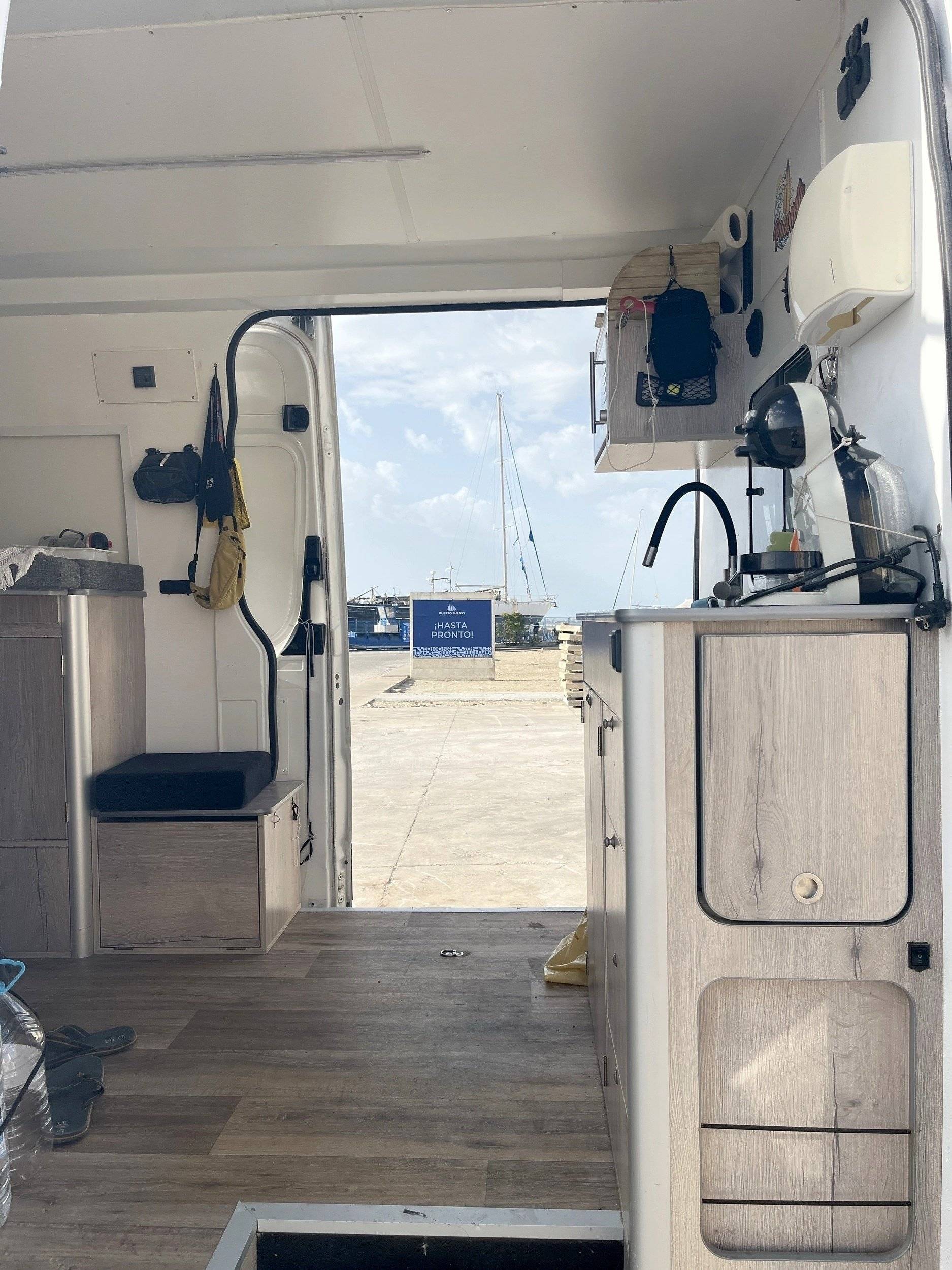 Dinette Volkswagen Crafter 2,0 l 102 ch - Yescapa