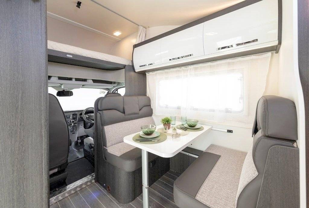 Dining Area Ford Transit 2,0 l 130 ch - Yescapa