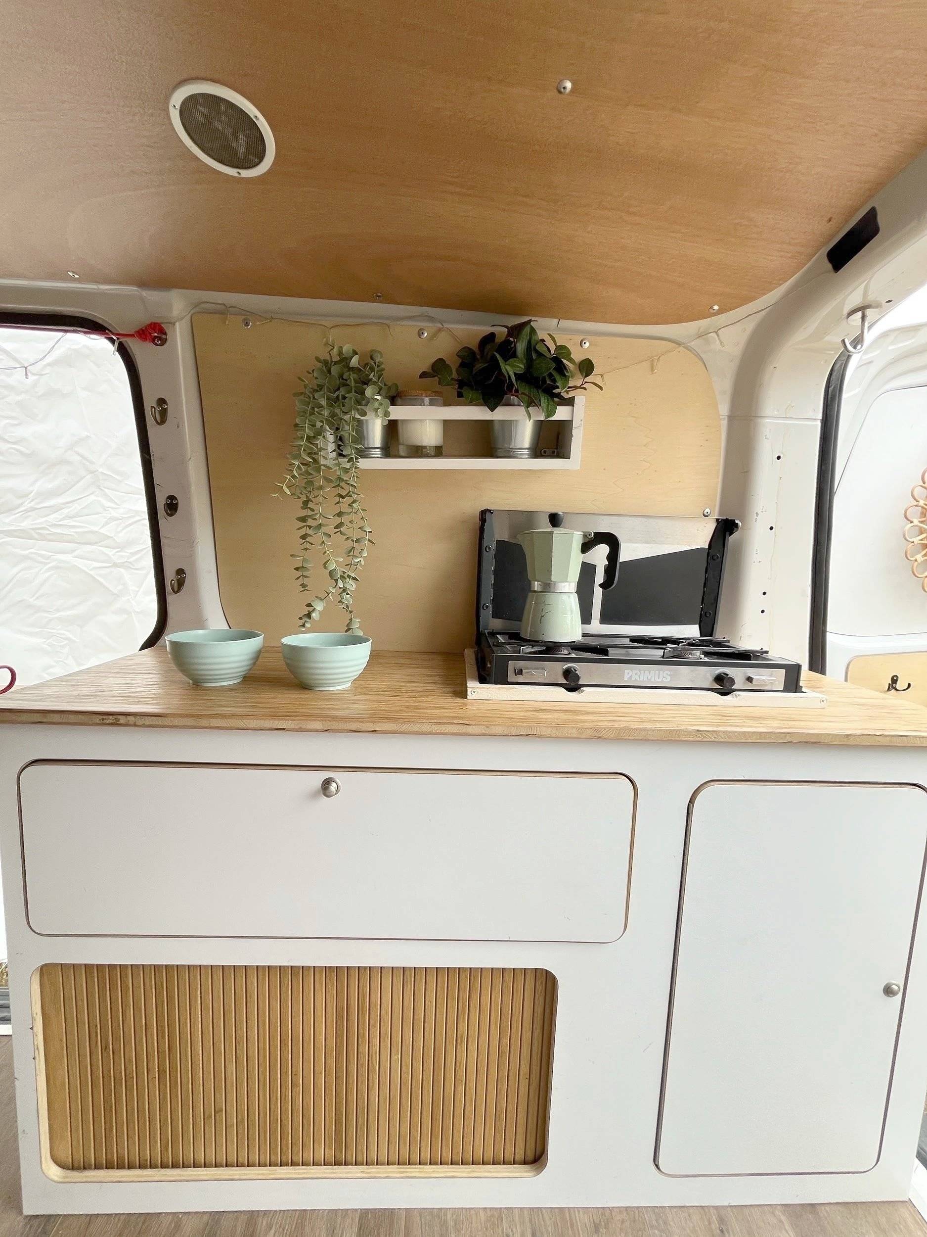 Dining Area Volkswagen T6 2 l 140 ch - Yescapa