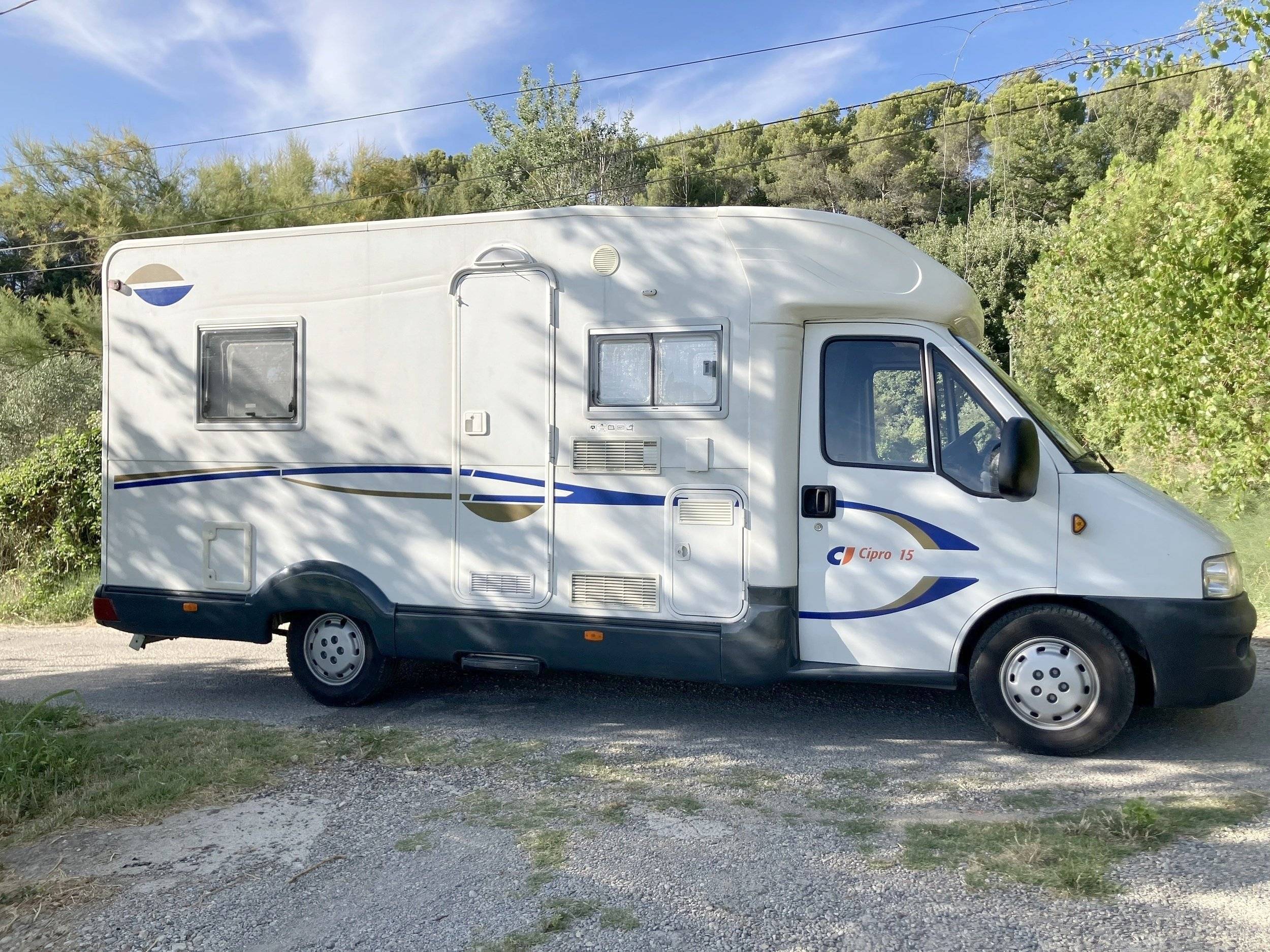 Voorkant 3/4 Fiat Ducato 2,0 l 100 ch - Yescapa