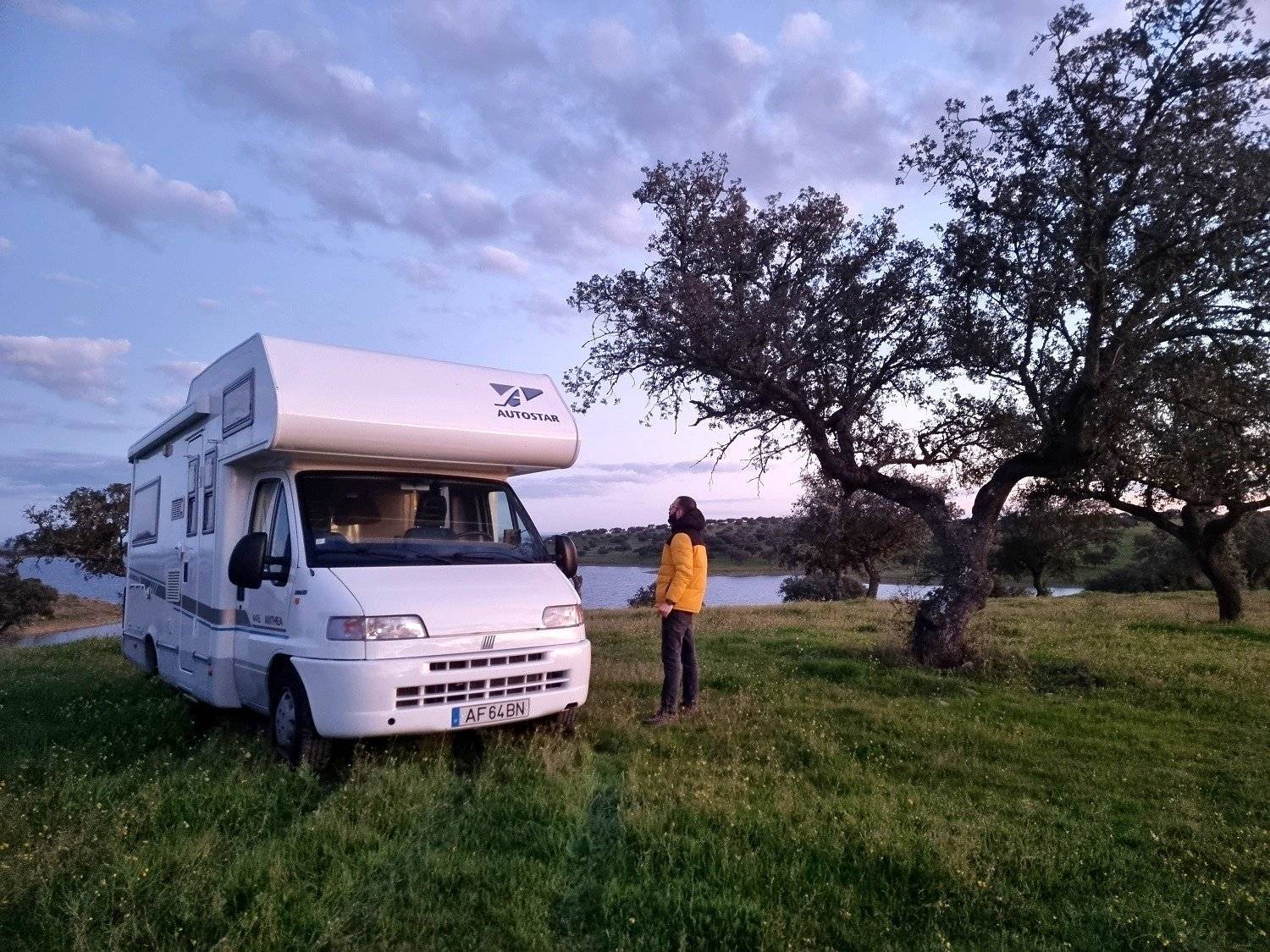 Vue avant de 3/4 Fiat DUCATO 2,8 IDTD - Yescapa