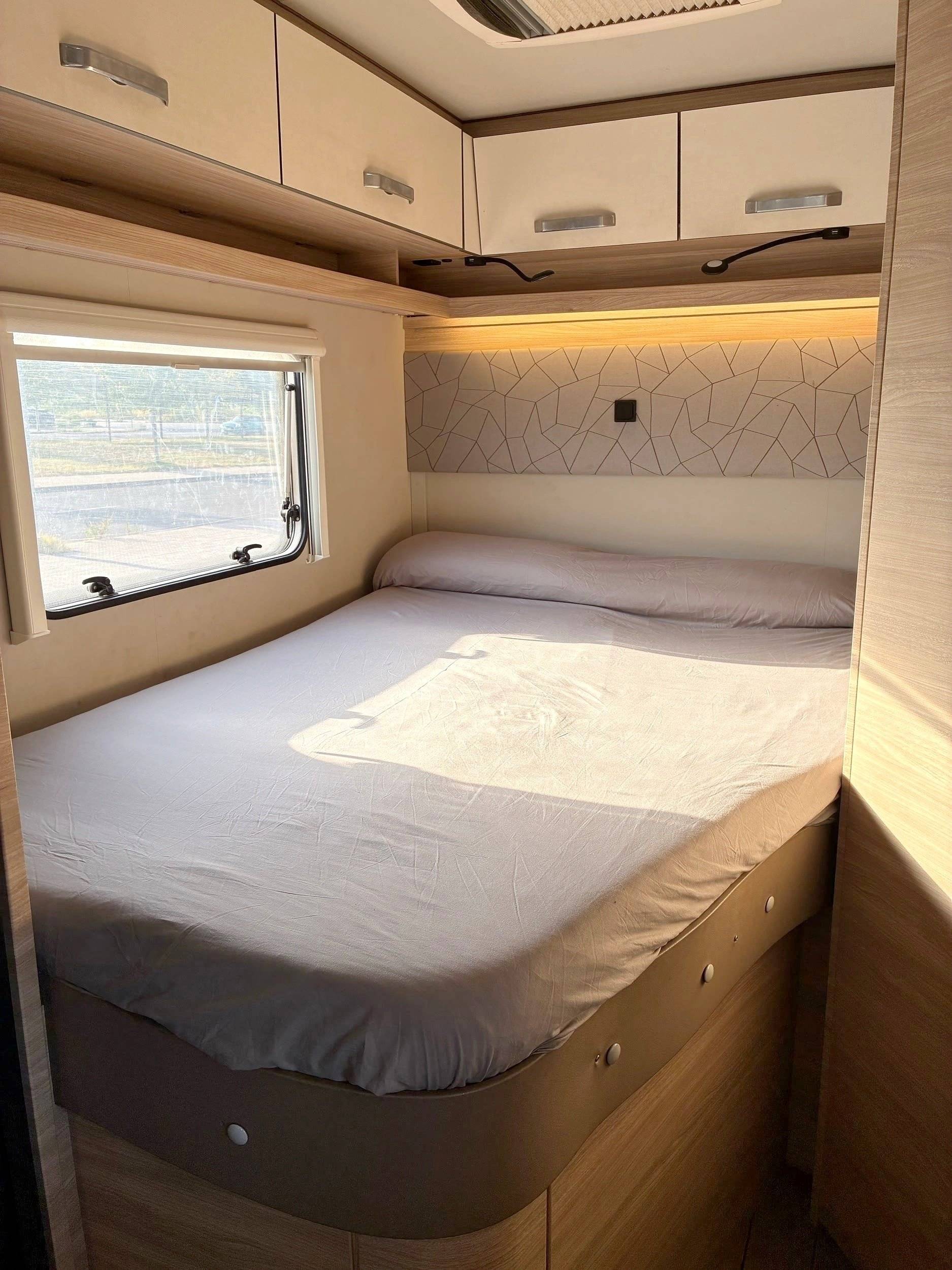 Plazas en cama Fiat Ducato 120 Multijet - Yescapa