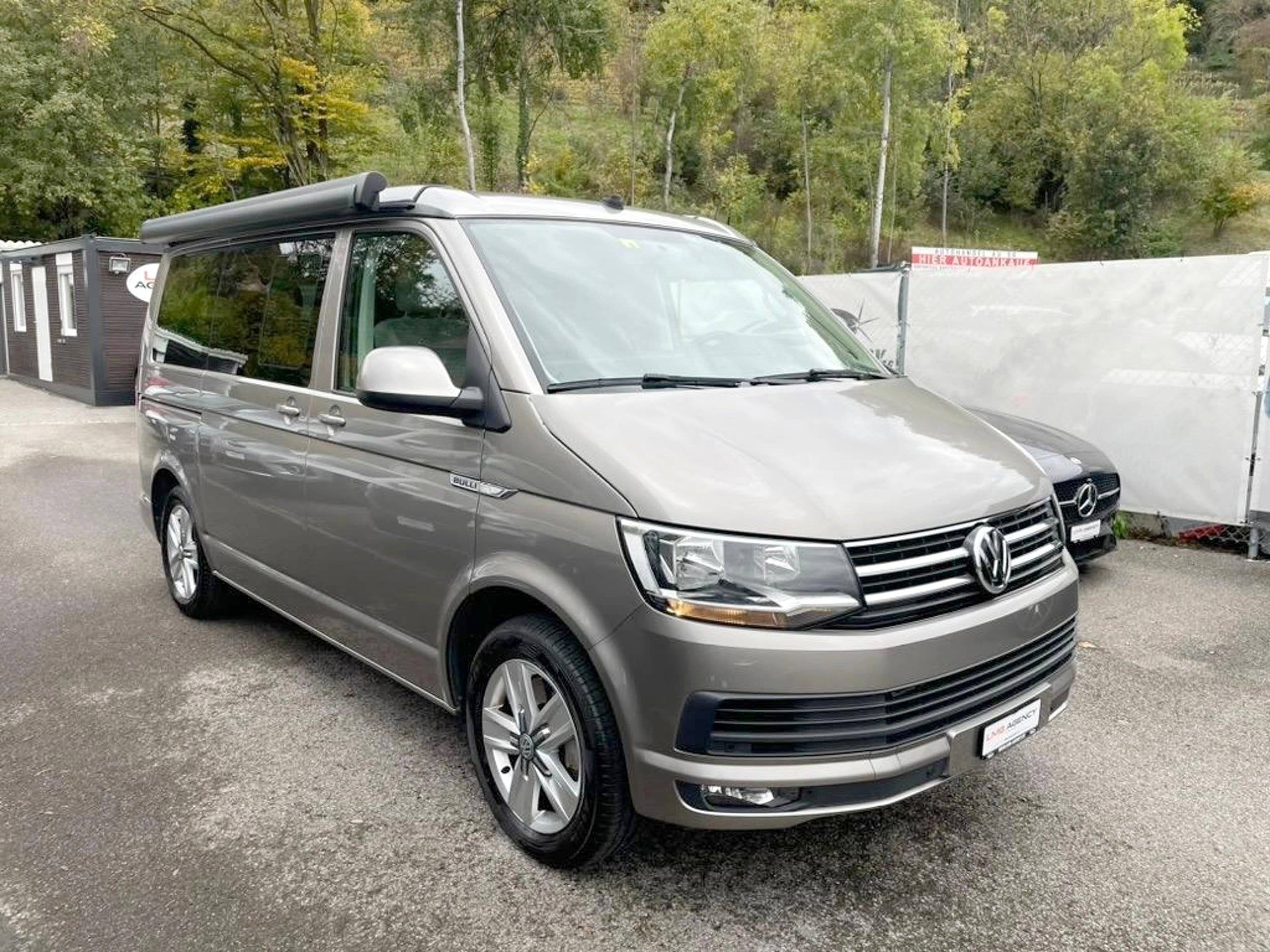 Front view from 3/4 Volkswagen CALIFORNIA OCEAN - Automatik - Yescapa