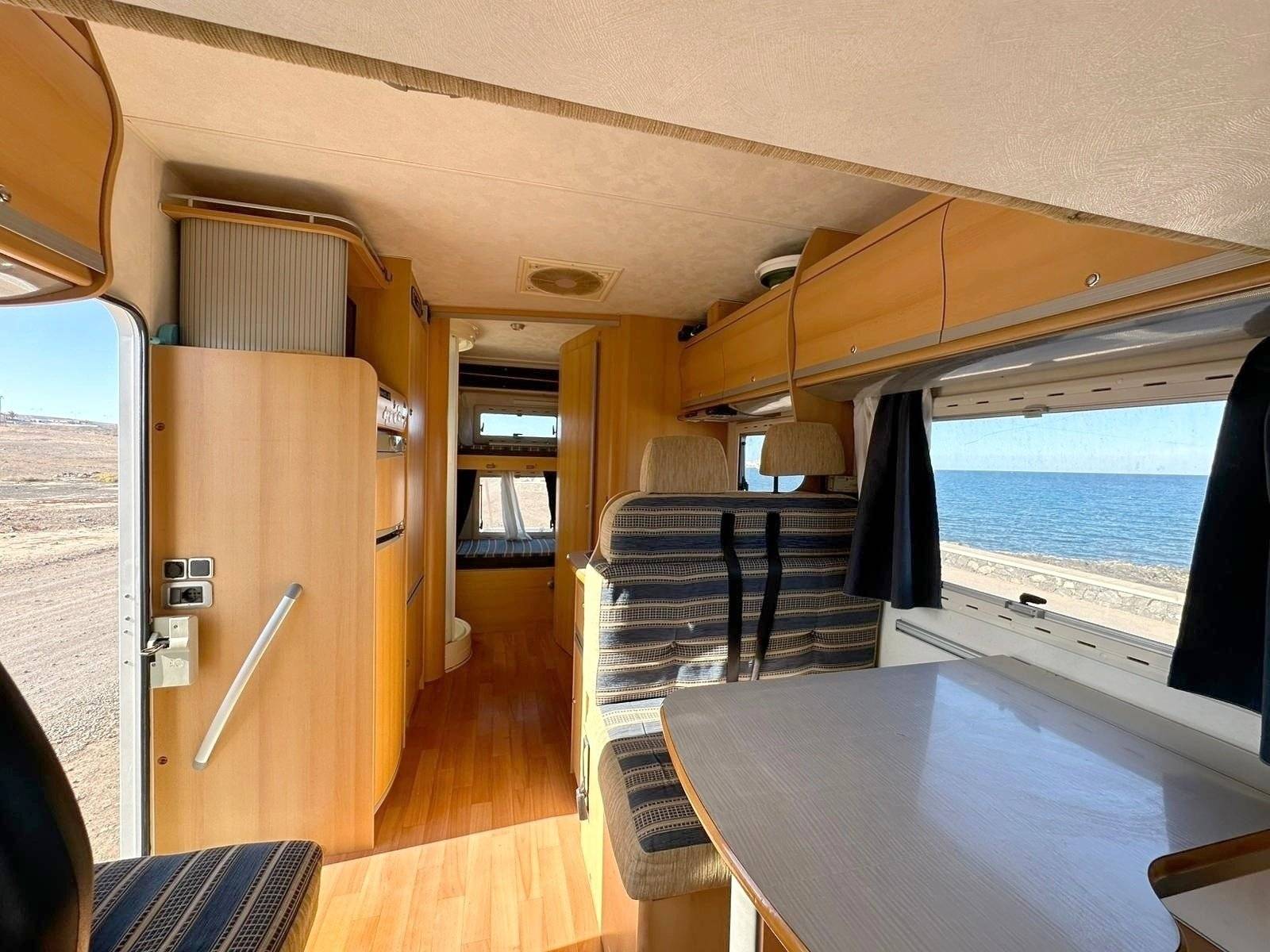 Vue avant de 3/4 Fiat ducato 2,8 JTD 127cv - Yescapa