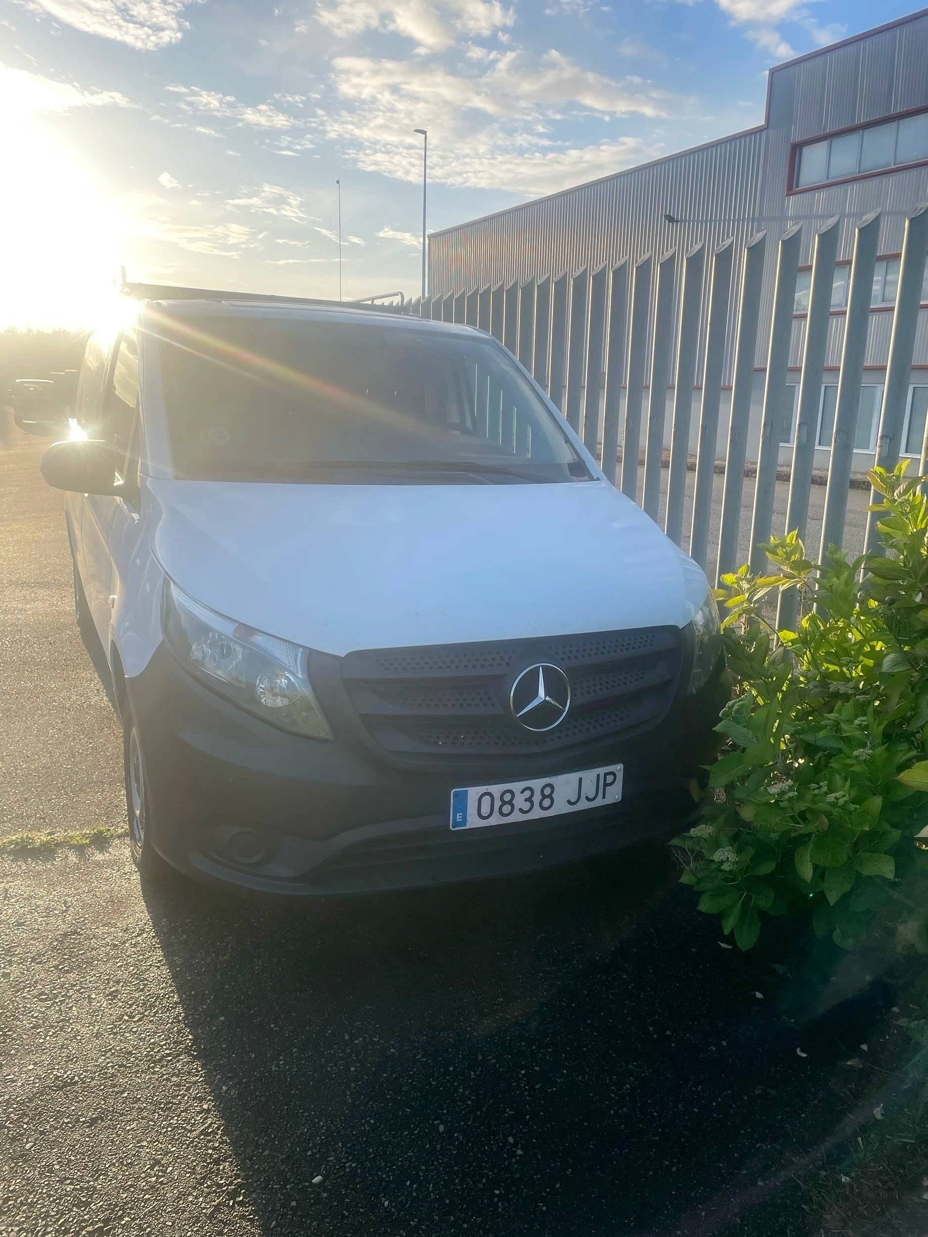 Front view from 3/4 Mercedes 1,6 l 114 ch - Yescapa