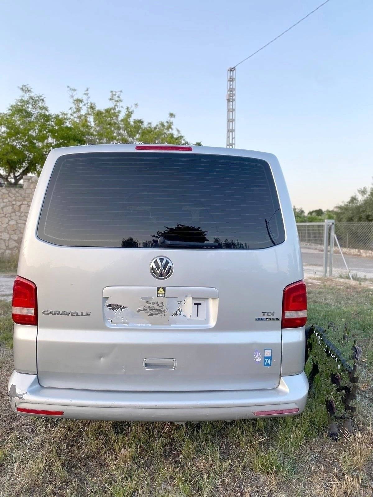 Vista posteriore Volkswagen Caravelle - Yescapa