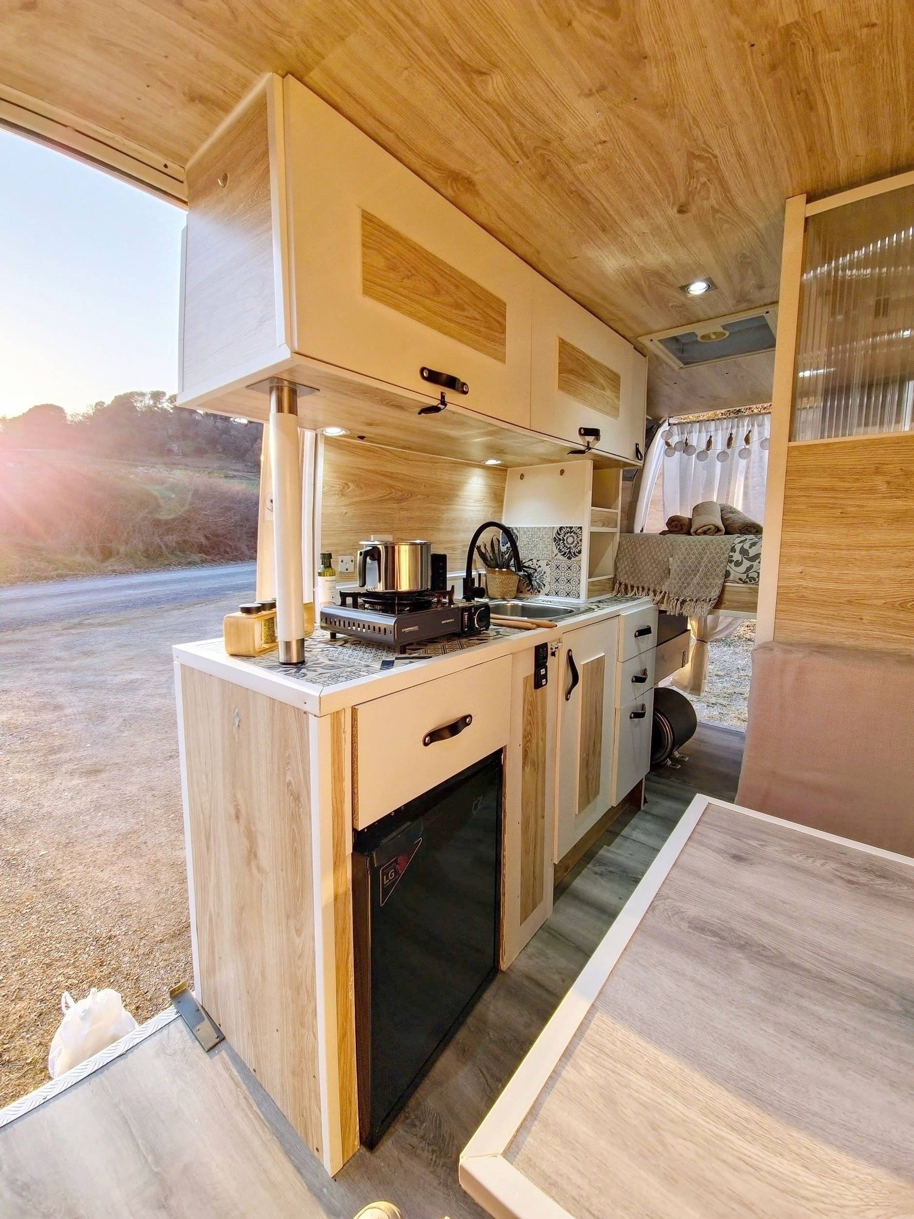 Front view from 3/4 Renault Master - Yescapa