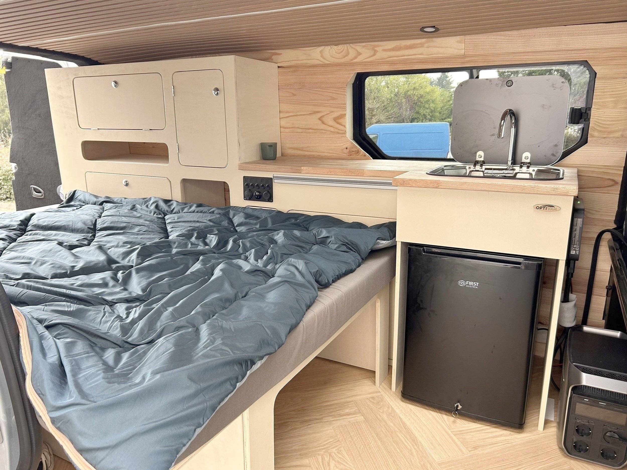 Dining Area Renault Renault Trafic 150cv Boite auto - Yescapa