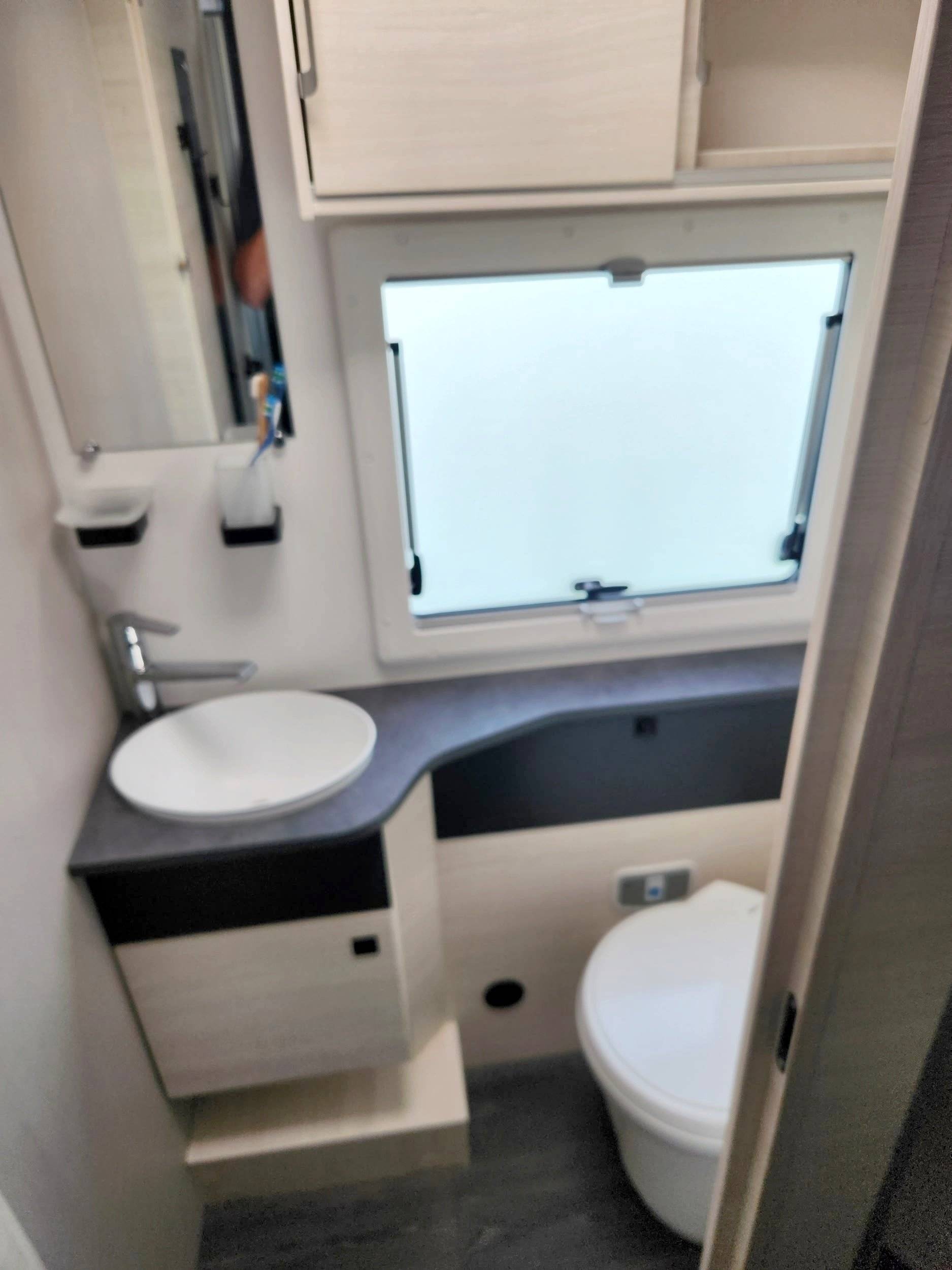 Challenger 380 GRAPHITE