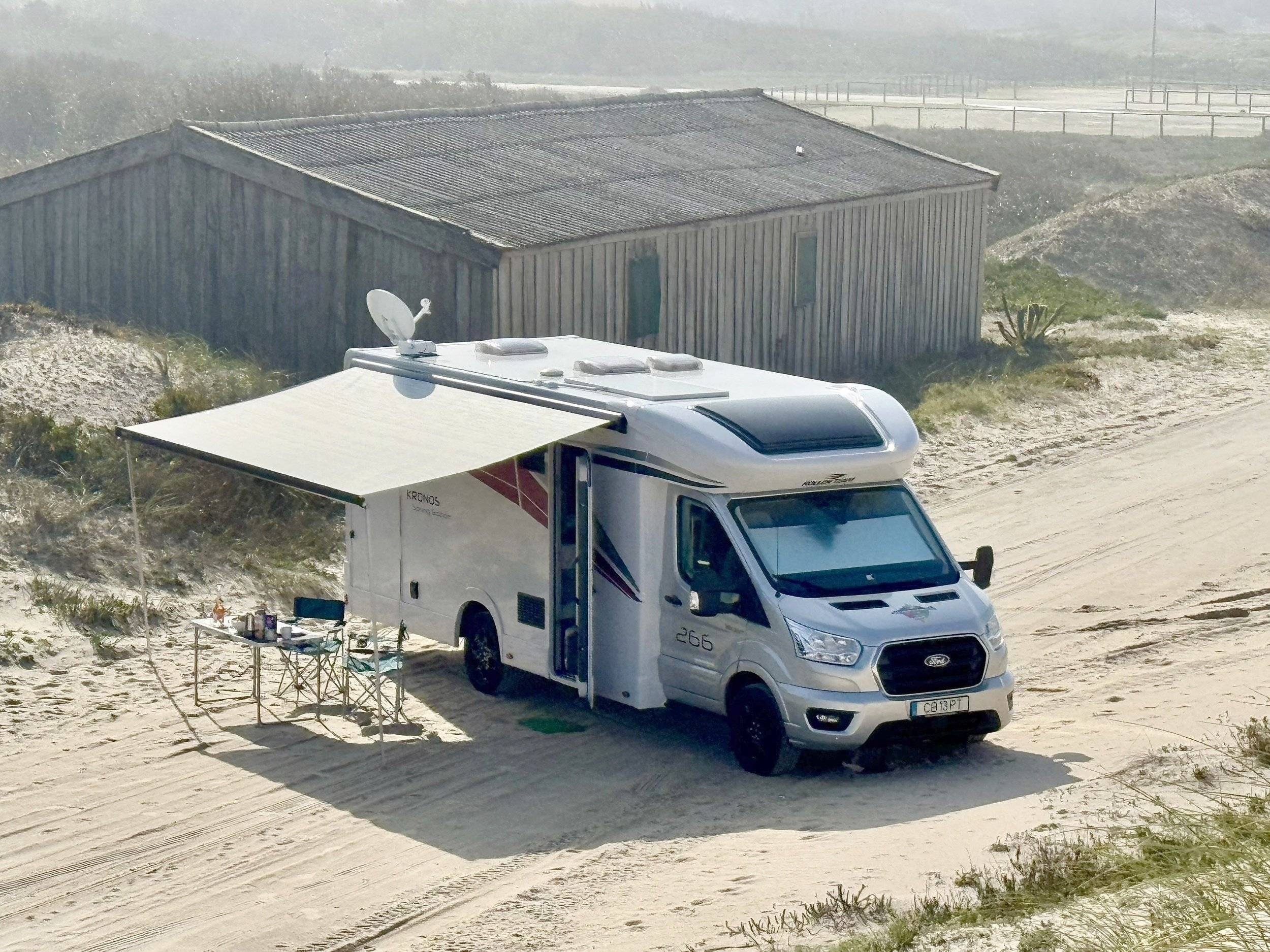 Front view from 3/4 Ford FORD Transit 2,0 TDCI 170 CV - Euro 6 - Yescapa