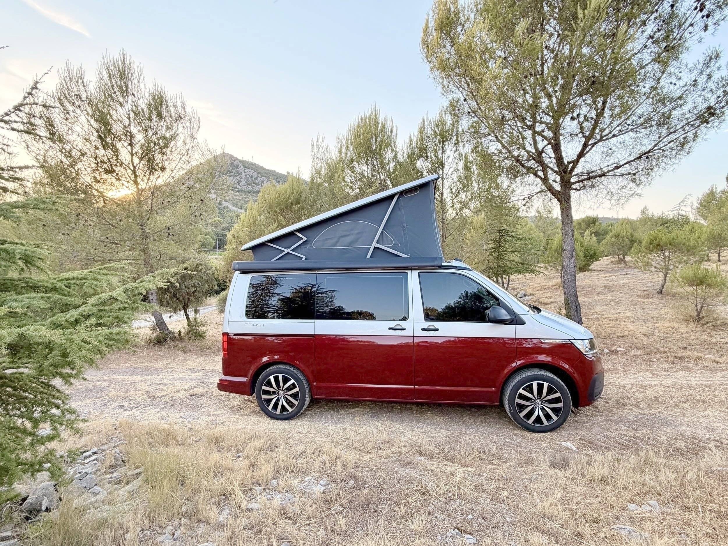 Front view from 3/4 Volkswagen California - Yescapa