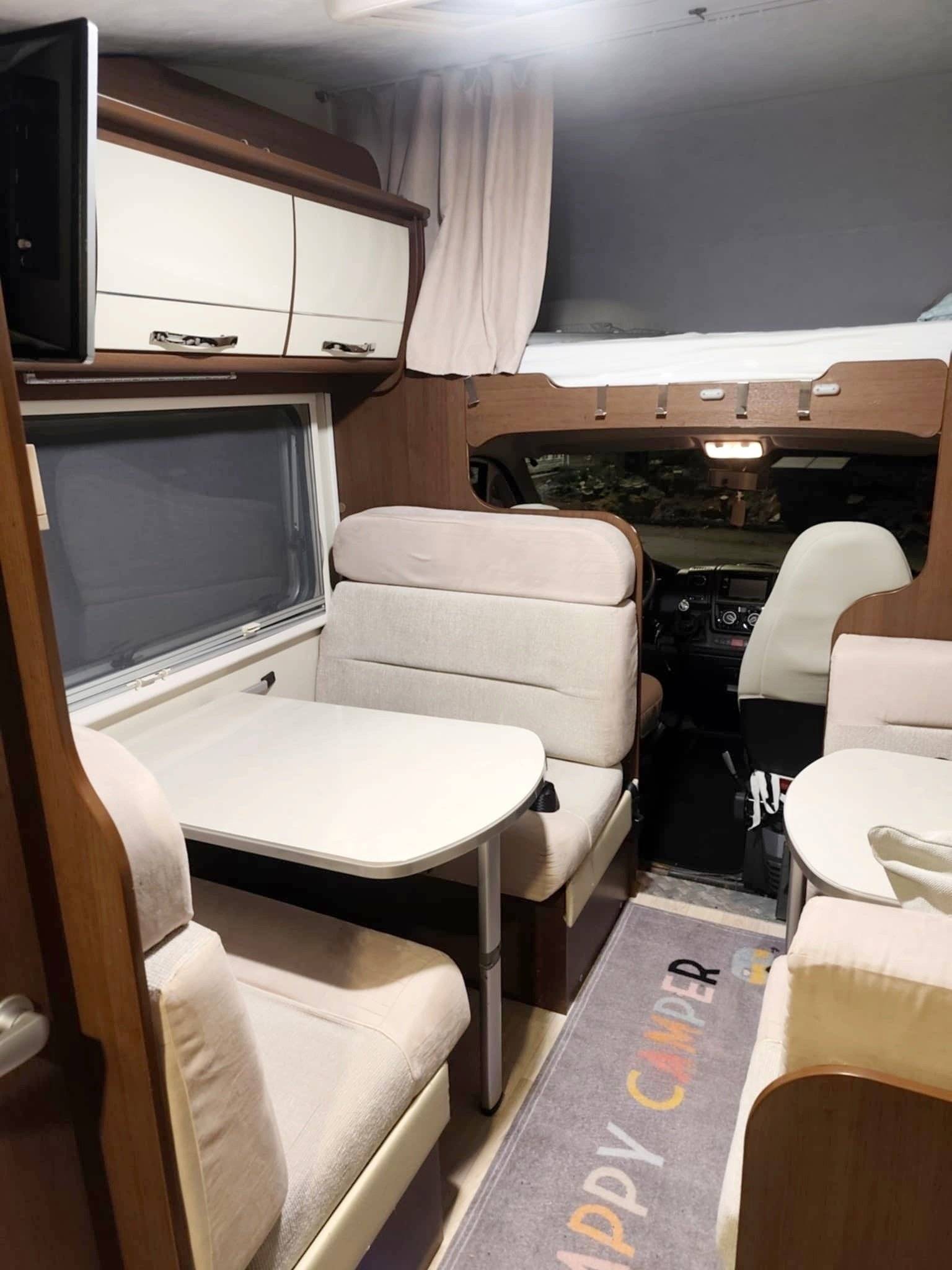 Dinette Fiat Ducato 120 Multijet - Yescapa