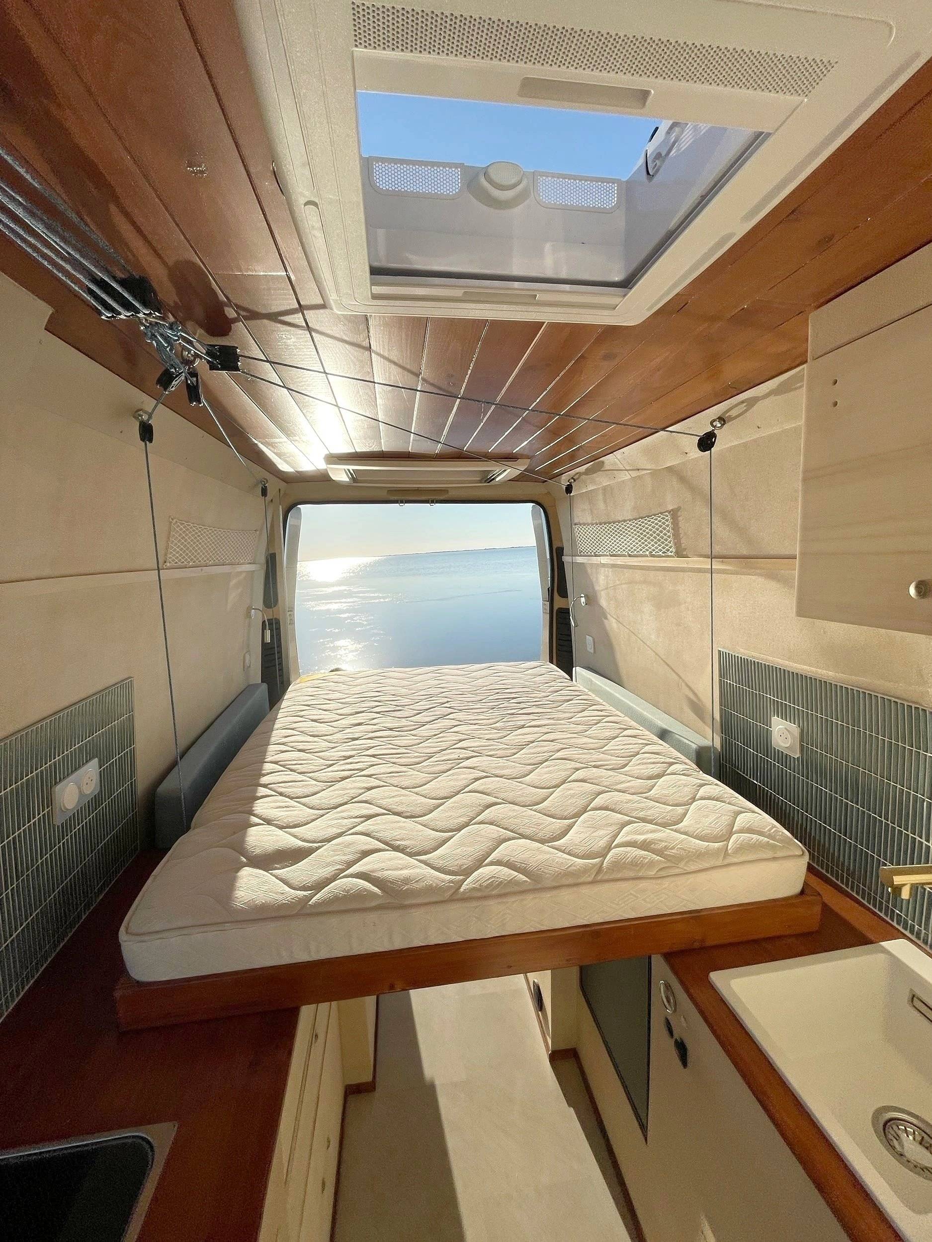 Dinette Peugeot Boxer 3,0 HDI 160 ch - Yescapa