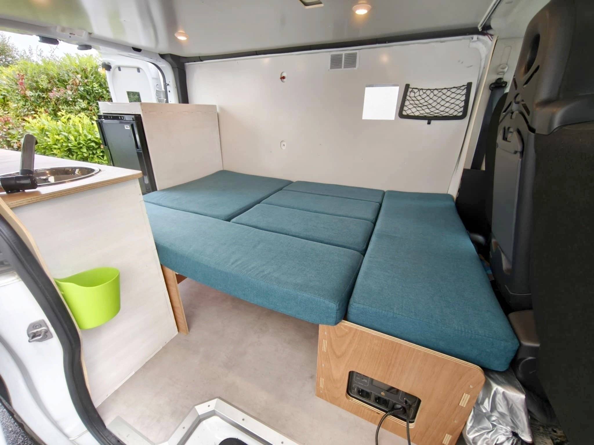 Plazas en cama Renault Trafic - Yescapa