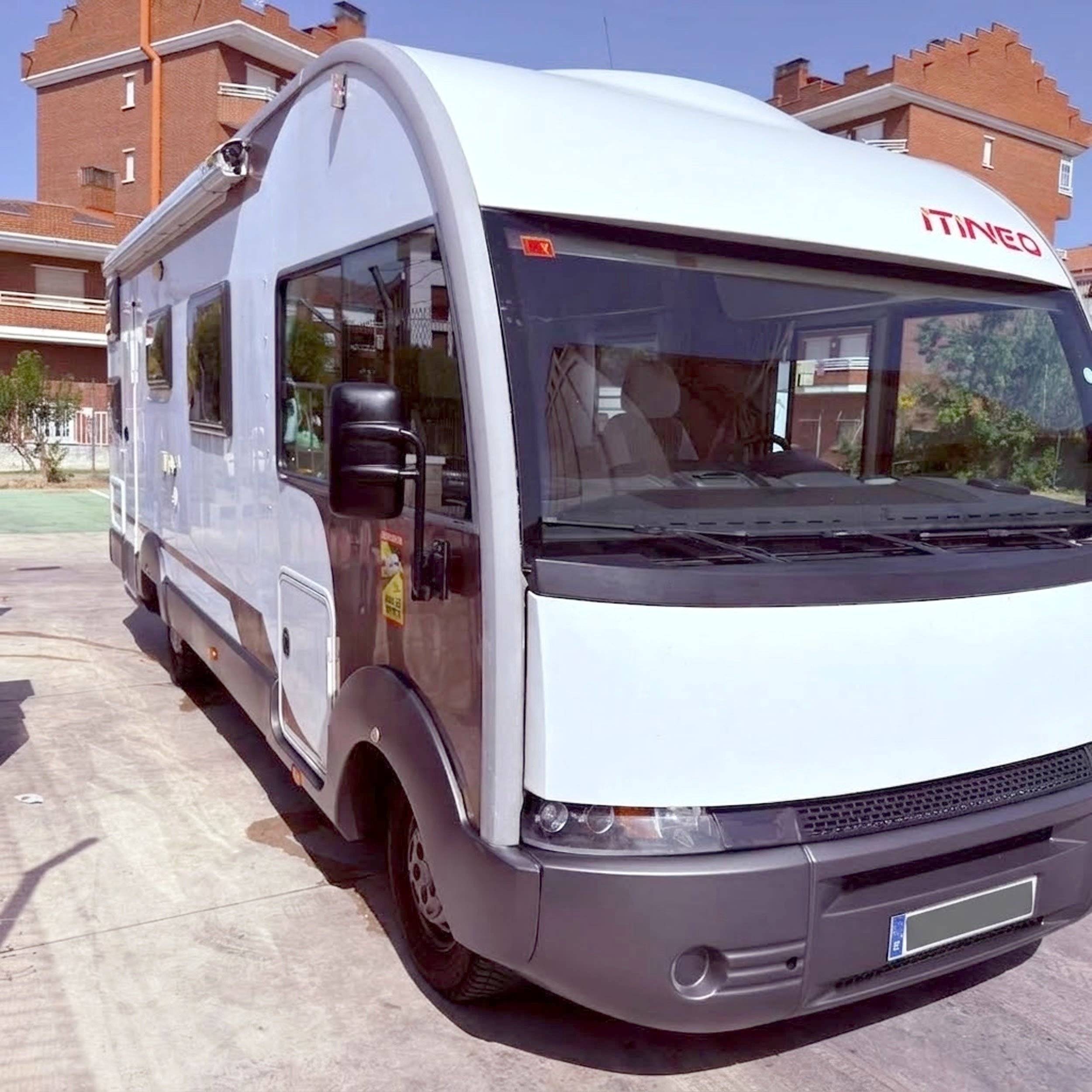Vista frontale a ¾ Fiat Ducato 2,3 l Multijet 130 ch. - Yescapa
