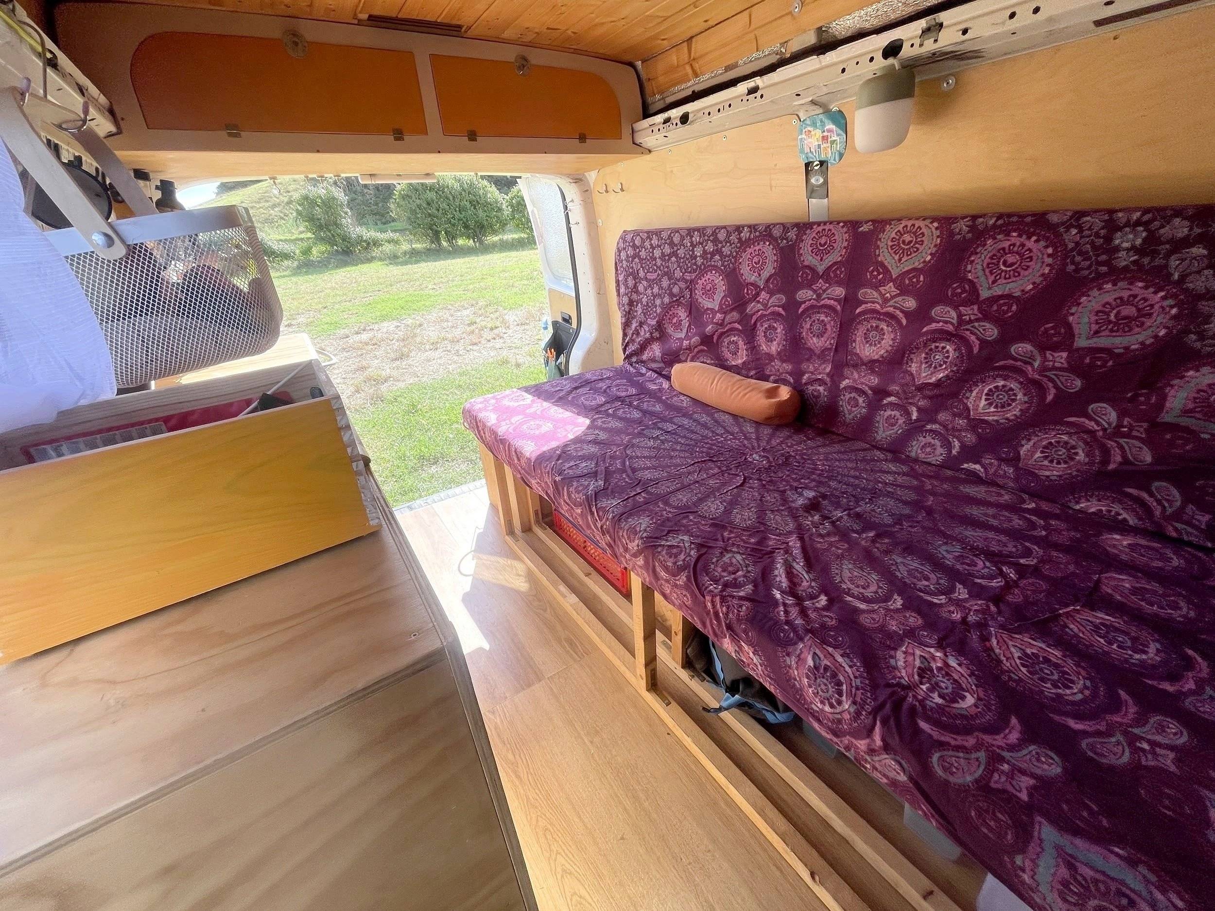 Dinette Volkswagen T5 1,9 l 102 ch - Yescapa