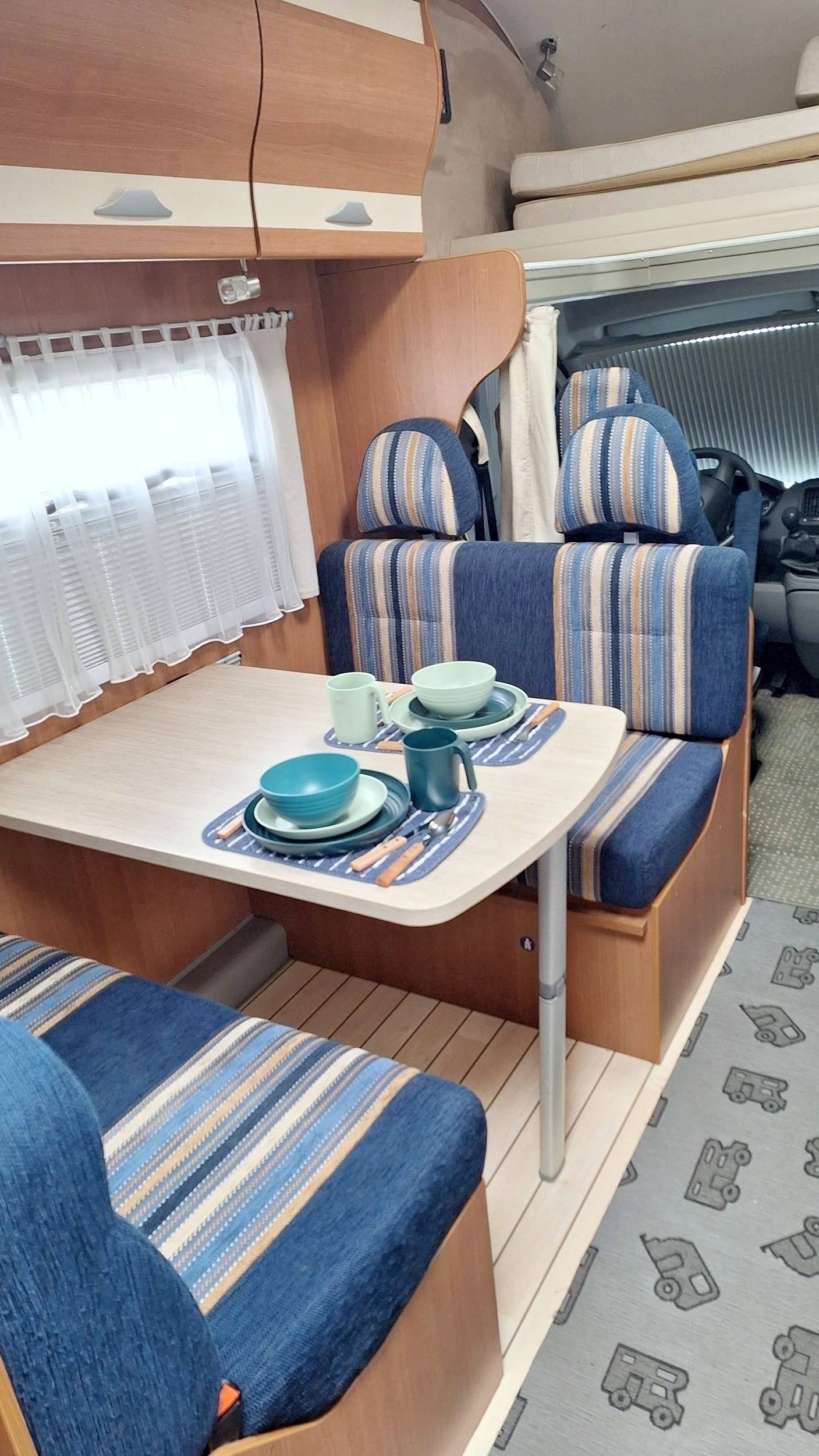 Dining Area Fiat - Yescapa