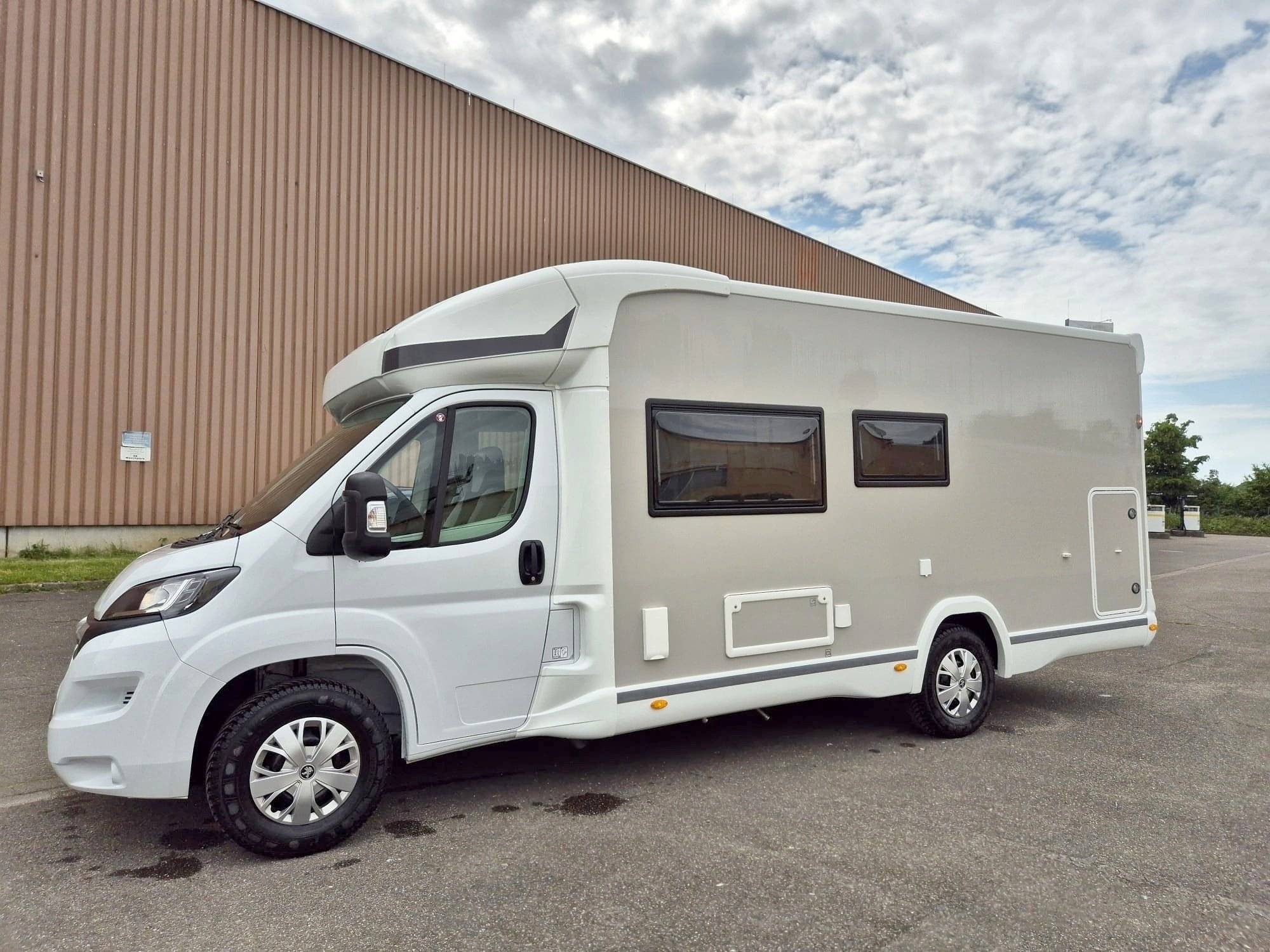 schräge Vorderansicht Peugeot Peugeot Boxer - Yescapa