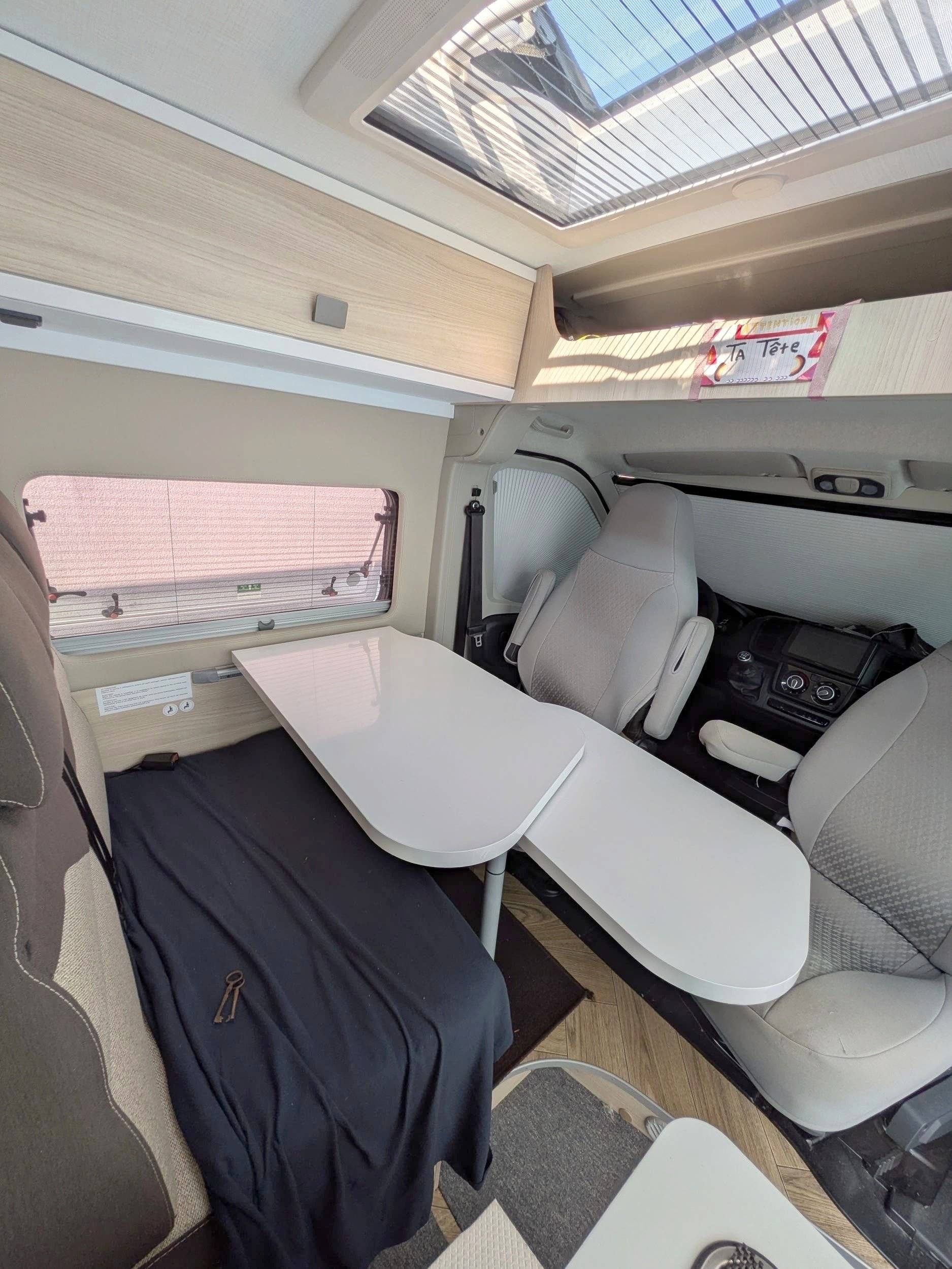 Menjador Fiat V594 max VIP RoadLine - Yescapa