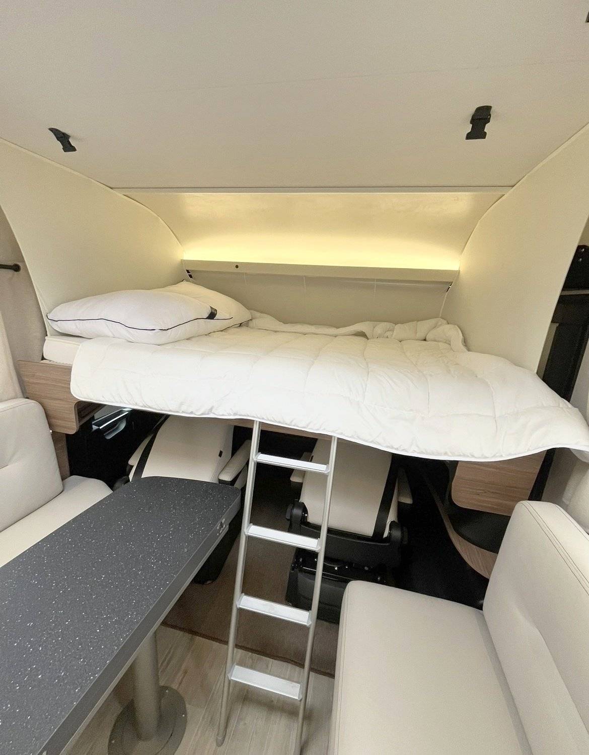 Berth Fiat Ducato 140 - Yescapa