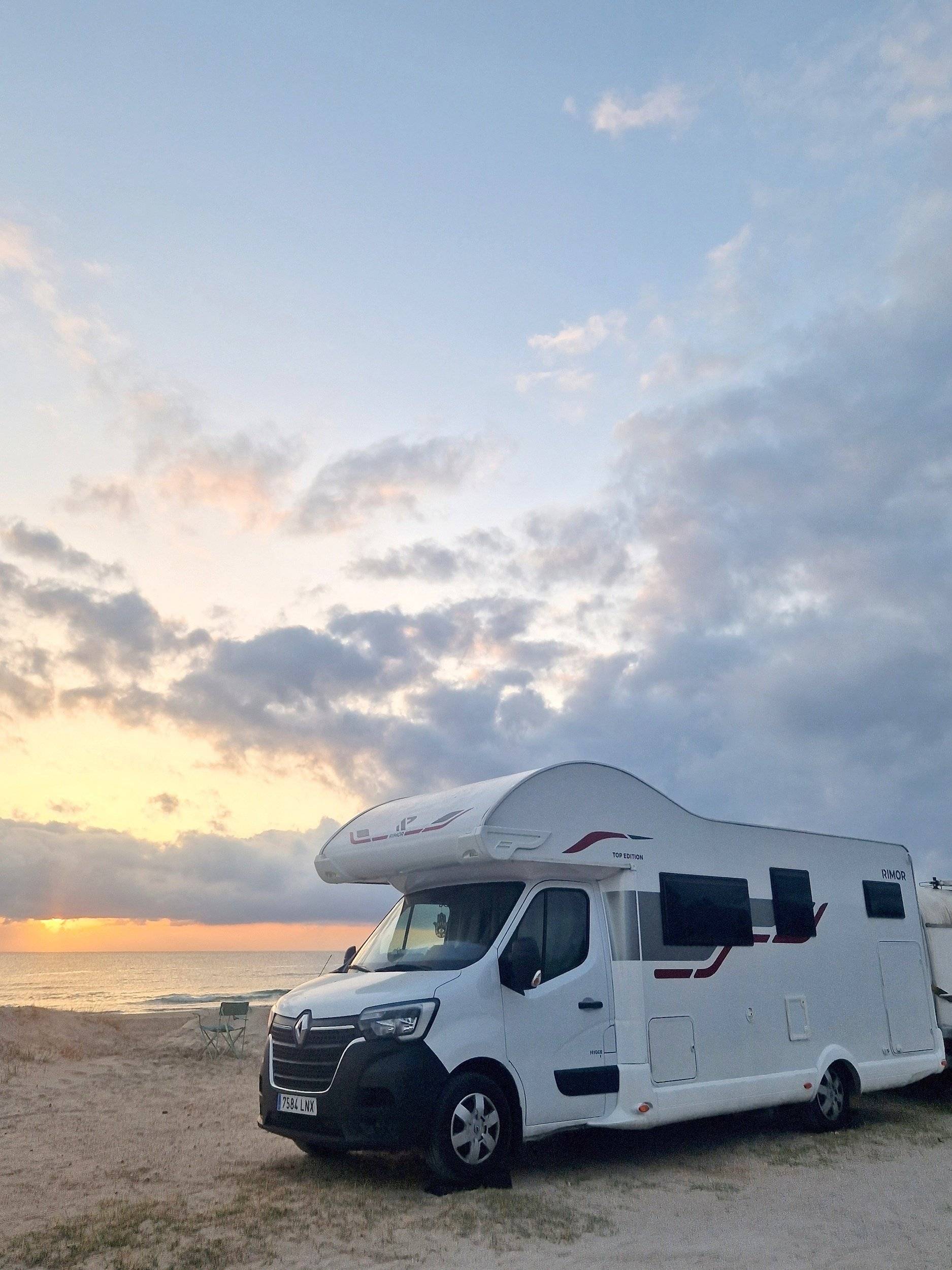 Vue avant de 3/4 Renault - Yescapa