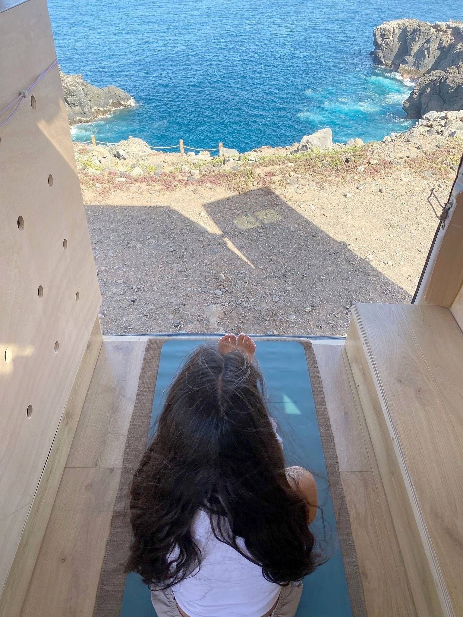 Vue avant de 3/4 Iveco Daily 35S11 - Yescapa