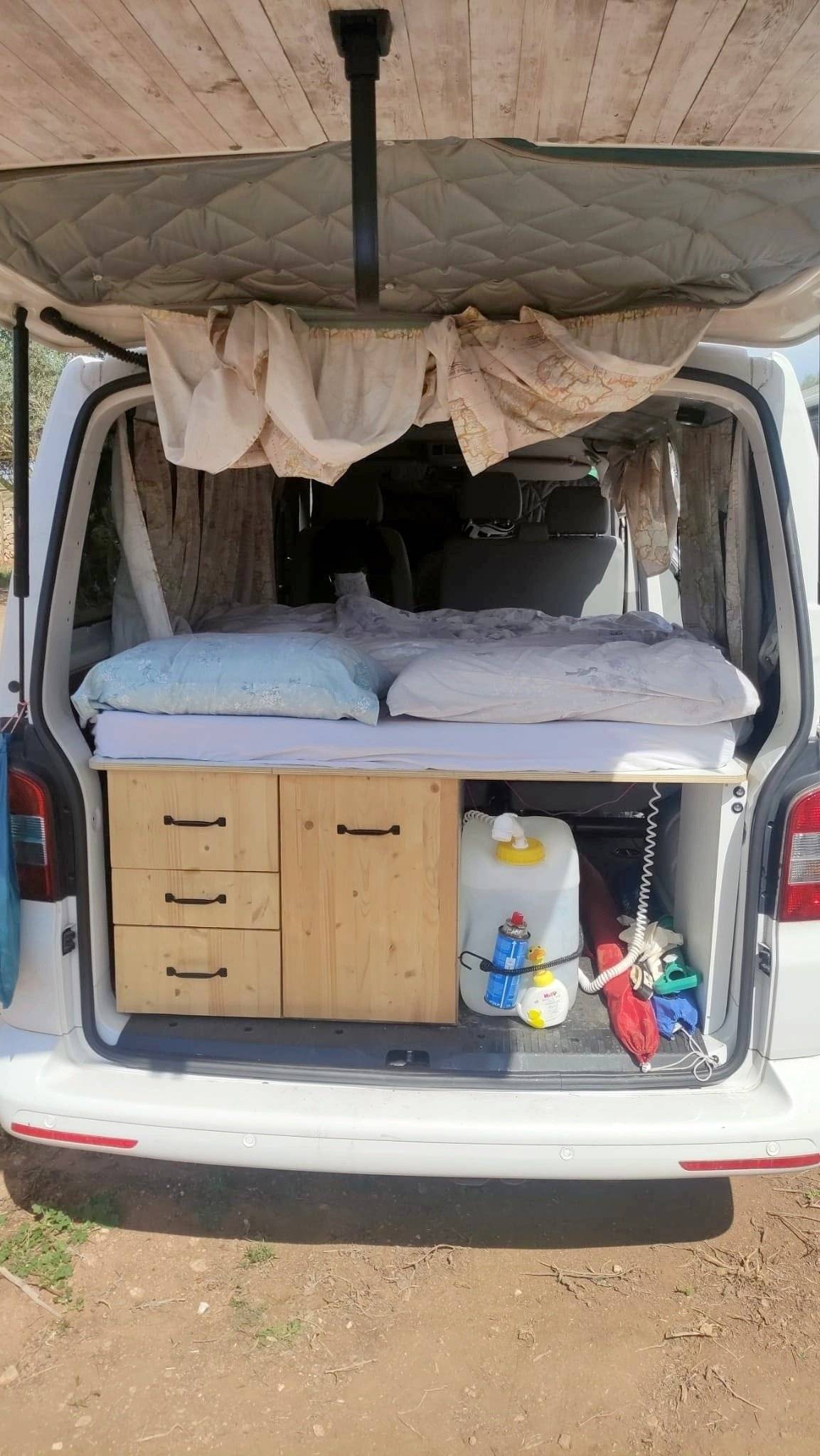 Berth Volkswagen T5 2,0 l 84 ch - Yescapa