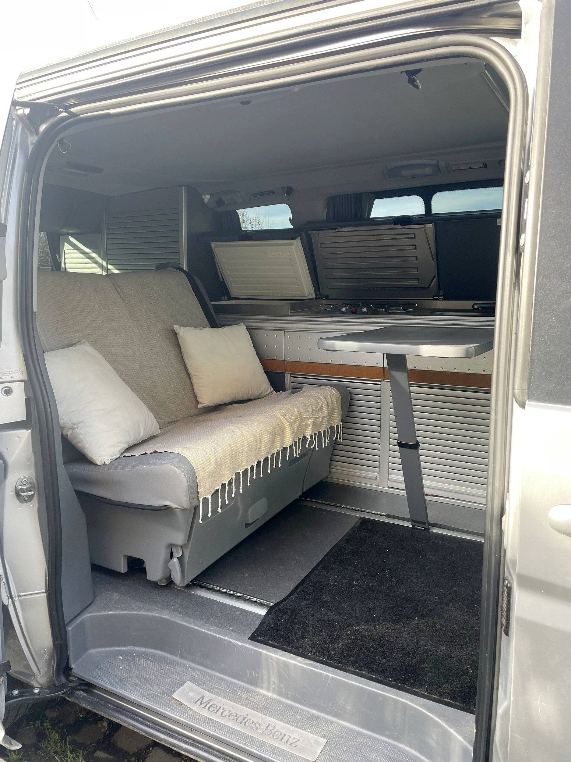 Dining Area Mercedes Mercedes Viano Marco Polo 4 Matic - Yescapa