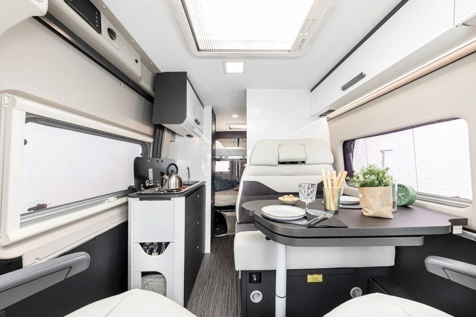 Área de jantar Fiat Ducato 2,3 l Multijet 140 cv. - Yescapa